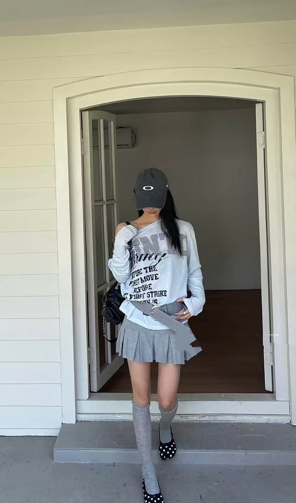 새로운 패션 아메리칸 레트로 비스듬한 어깨 알파벳 프린트 티셔츠 하이웨이스트 플리츠 스커트 벨트 3 세트 이미지 4