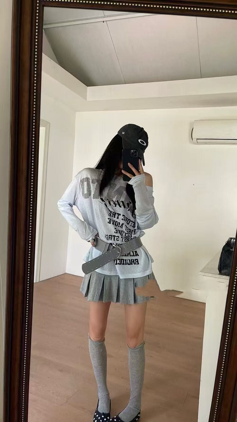 새로운 패션 아메리칸 레트로 비스듬한 어깨 알파벳 프린트 티셔츠 하이웨이스트 플리츠 스커트 벨트 3 세트 상세 이미지 5