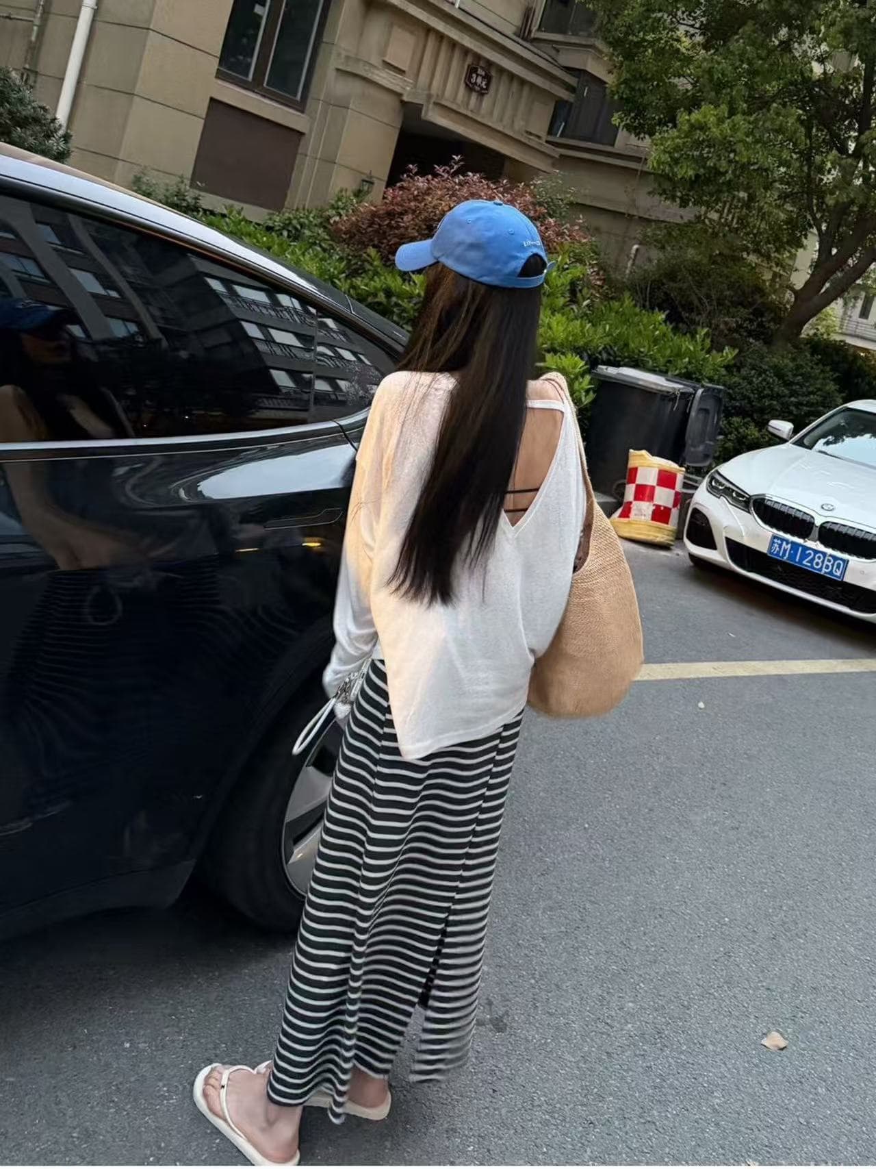 새로운 한국 스타일 패션 뒤로 홀로우 아웃 자외선 차단 블라우스 트임 허리밴드 스트라이프 반신 스커트 투피스 세트 이미지 4
