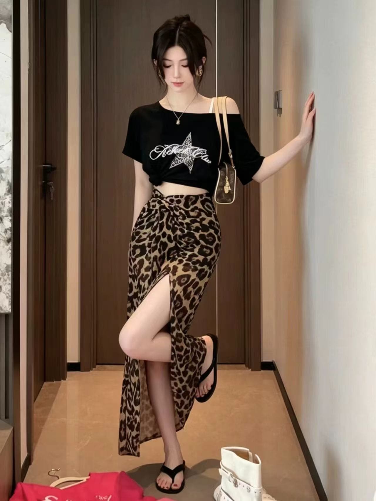 새로운 핫걸 바람 쇼트 스타일 프린트 보트넥 맨위 허리밴드 허리 트임 레오파드 무늬 반신 치마 세트 상세 이미지 5