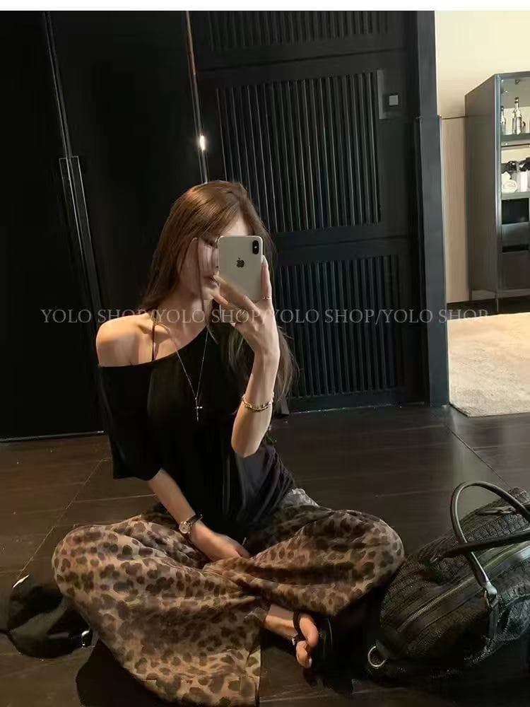 새로운 한 부서 패션 섹시함 핫걸 바람 비스듬한 어깨 반팔 티셔츠 허리밴드 레오파드 무늬 와이드 레그 팬츠 세트