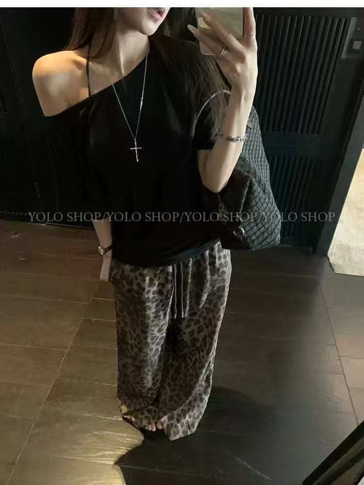 새로운 한 부서 패션 섹시함 핫걸 바람 비스듬한 어깨 반팔 티셔츠 허리밴드 레오파드 무늬 와이드 레그 팬츠 세트 상세 이미지 4