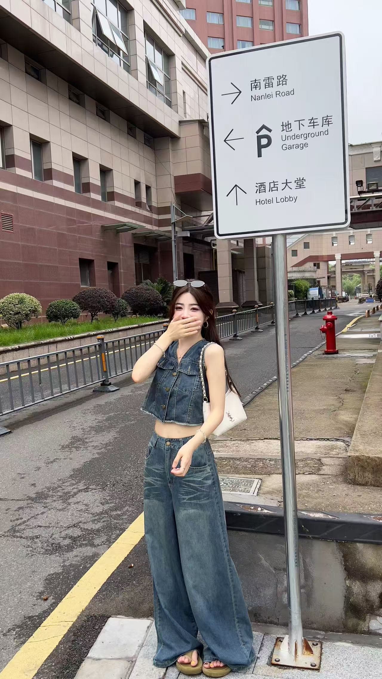 새로운 항구 바람 패션 레트로 데님 민소매 거친 가장자리 베스트 하이웨이스트 슬림해 보이는 와이드 팬츠 투피스 세트 이미지 5