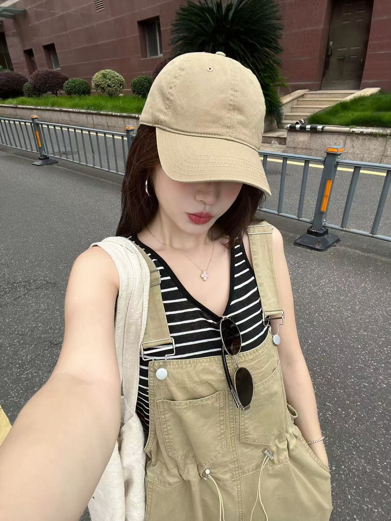 새로운 루즈핏 스트라이프 조끼 찢어진 부분 펌프 로프 허리 수축 디자인 센스 데님 멜빵 넓은 다리 나인 바지 세트 이미지 5
