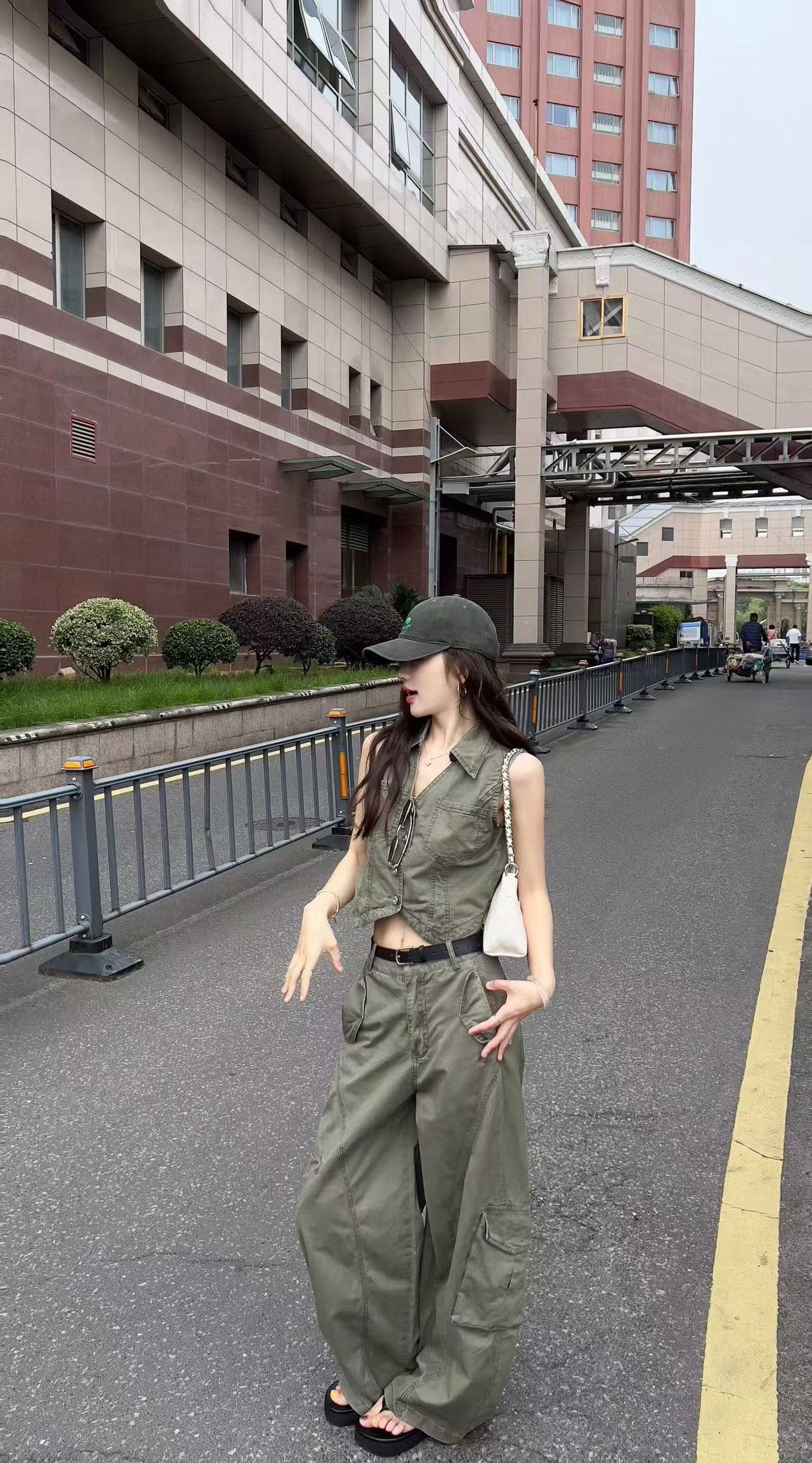 새로운 패션 루즈핏 쇼트 스타일 폴로 칼라 민소매 맨위 하이웨이스트 워크웨어 와이드 레그 팬츠 벨트 3 세트 상세 이미지 8