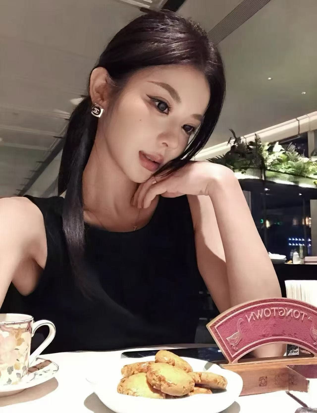새로운 한국 스타일 품격 패션 허리 수축 백리스 민소매 맨위 허리밴드 캐주얼 스트레이트 팬츠 투피스 세트 상세 이미지 2