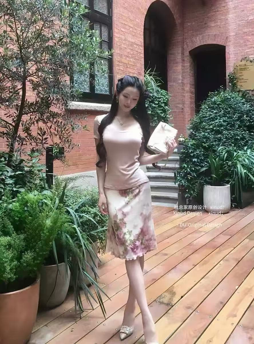 새로운 섹시함 순수한 욕망 자이언트 잘 생긴 품격 핑크색 반팔 맨위 하이웨이스트 꽃무늬 타이트 스커트 반신 치마 세트 상세 이미지 2