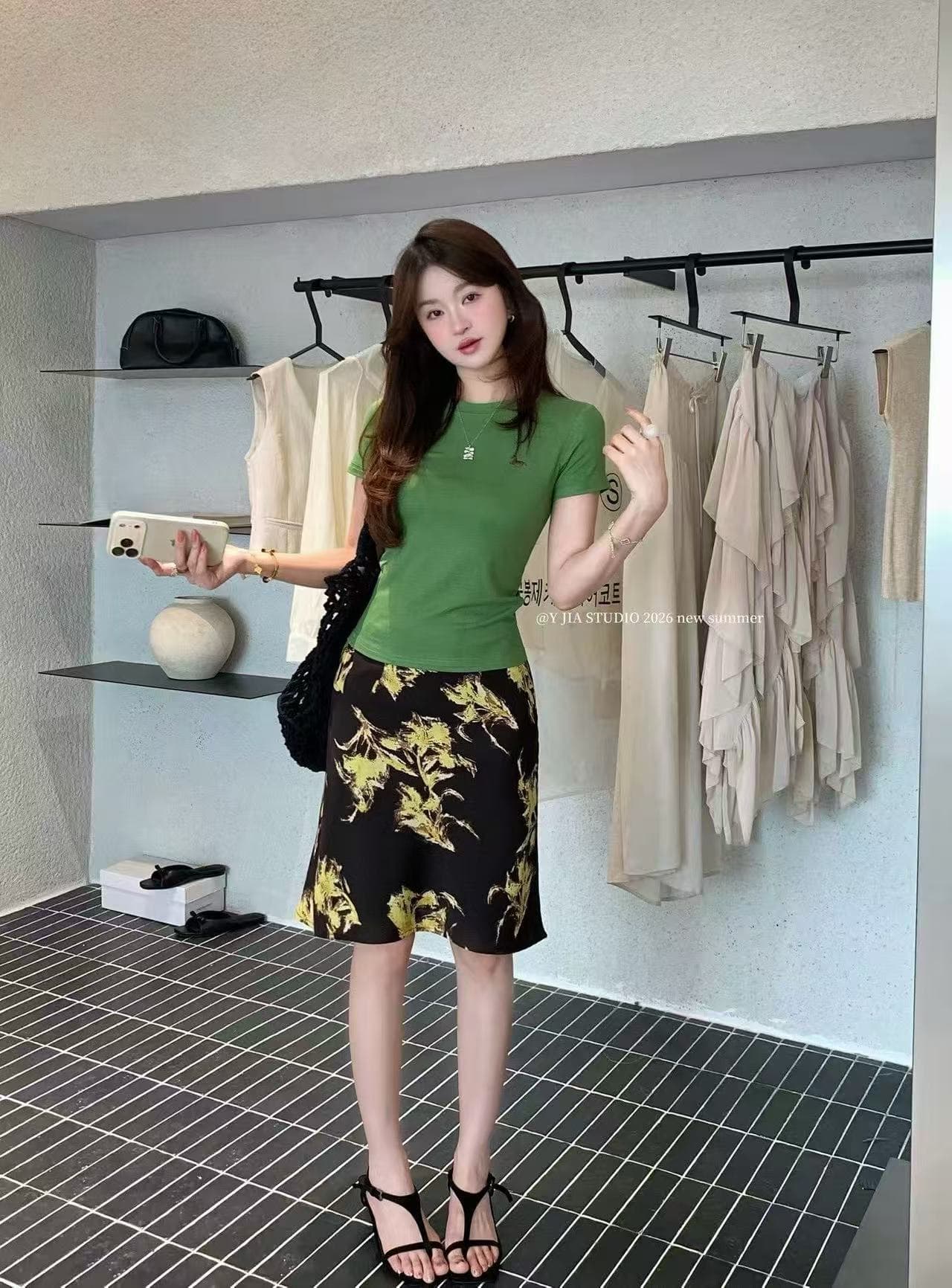 새로운 한국 스타일 패션 라운드 넥 몸매 가꾸기 자수 맨위 하이웨이스트 레트로 프린트 슬림해 보이는 반신 치마 세트 상세 이미지 4