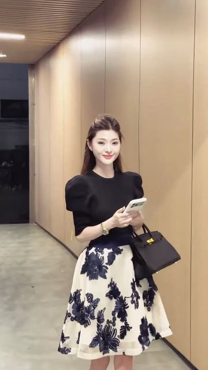 새로운 패션 고급 센스 거품 소매 니트 맨위 허리밴드 자수 망사 반신 스커트 투피스 세트 이미지 3