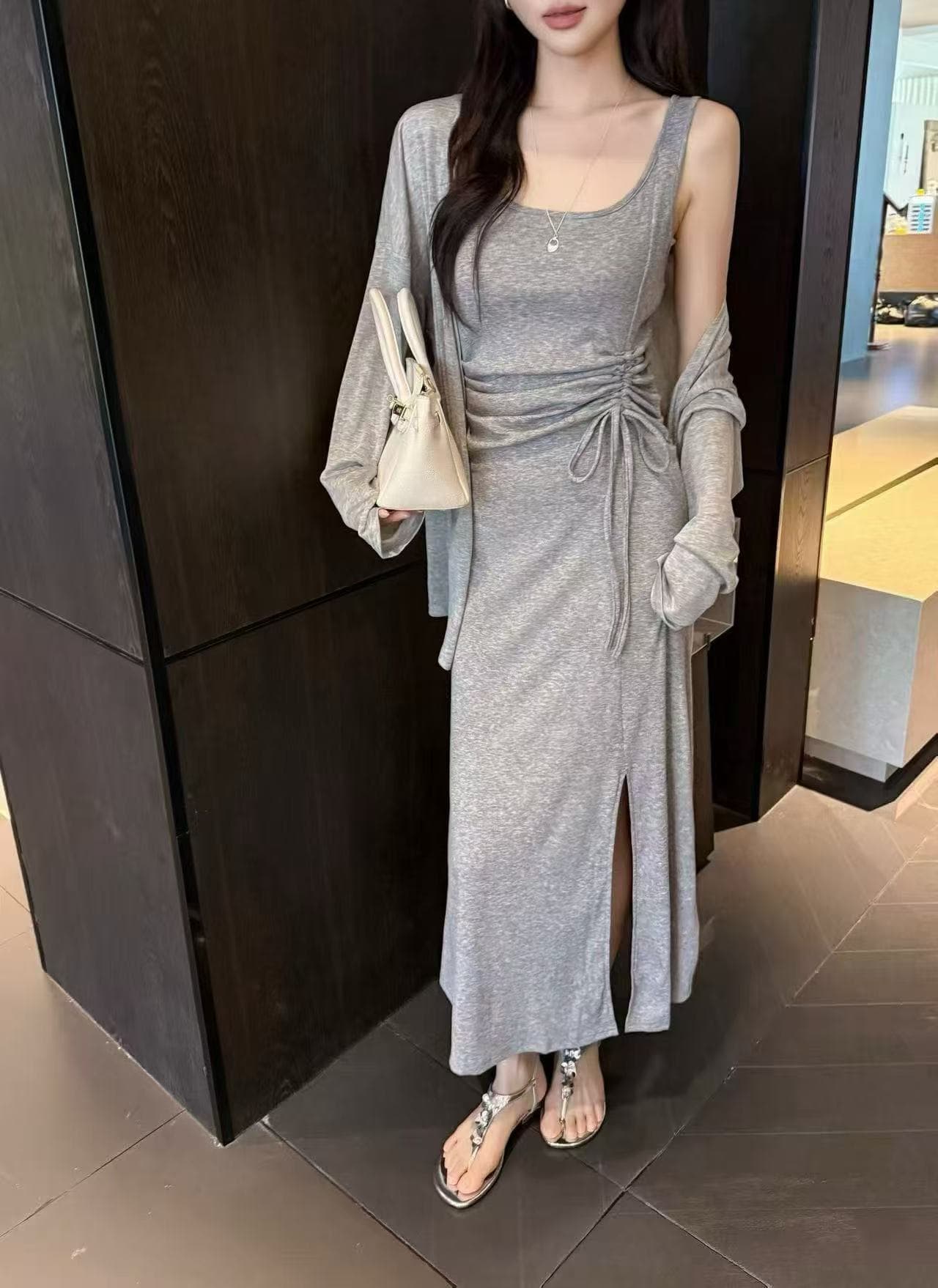 새로운 얇은 스타일 자외선 차단 오픈 가디건 섹시함 트임 펌프 Pleat 허리 수축 슬림해 보이는 슬립 드레스 투피스 세트 상세 이미지 2