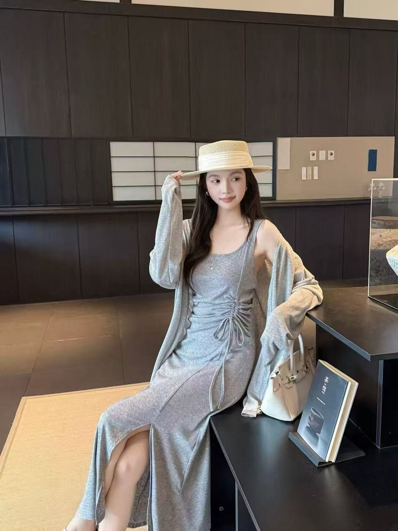 새로운 얇은 스타일 자외선 차단 오픈 가디건 섹시함 트임 펌프 Pleat 허리 수축 슬림해 보이는 슬립 드레스 투피스 세트 상세 이미지 4