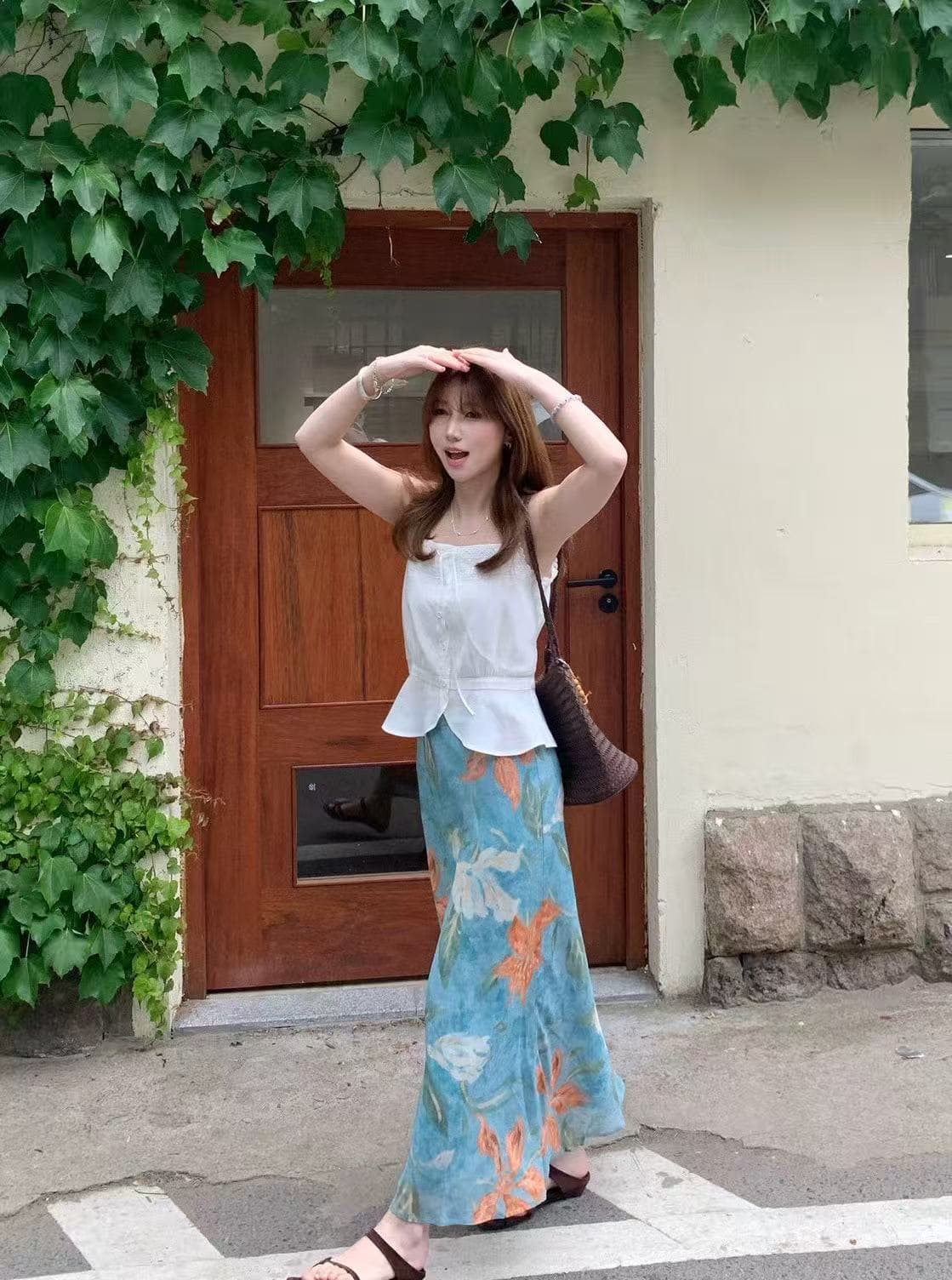 새로운 패션 레이스 허리 수축 조끼 작은 셔츠 허리밴드 파란색 프린트 꽃 반신 치마 세트 이미지 2