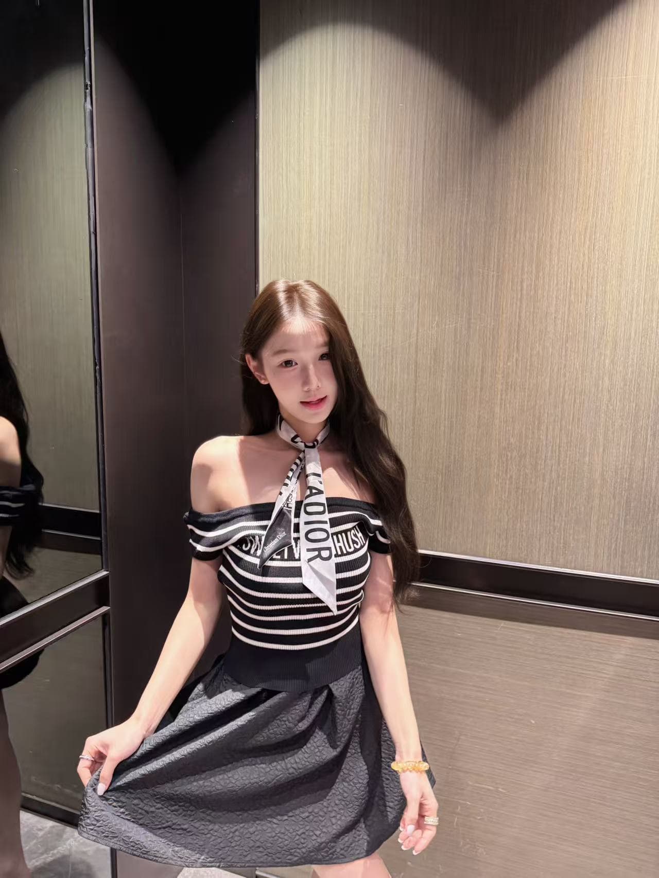 한국 스타일 빛 요리 한 바람 자수 알파벳 스트라이프 오프숄더 보트넥 맨위 허리밴드 플리츠 미니 스커트 세트 상세 이미지 1
