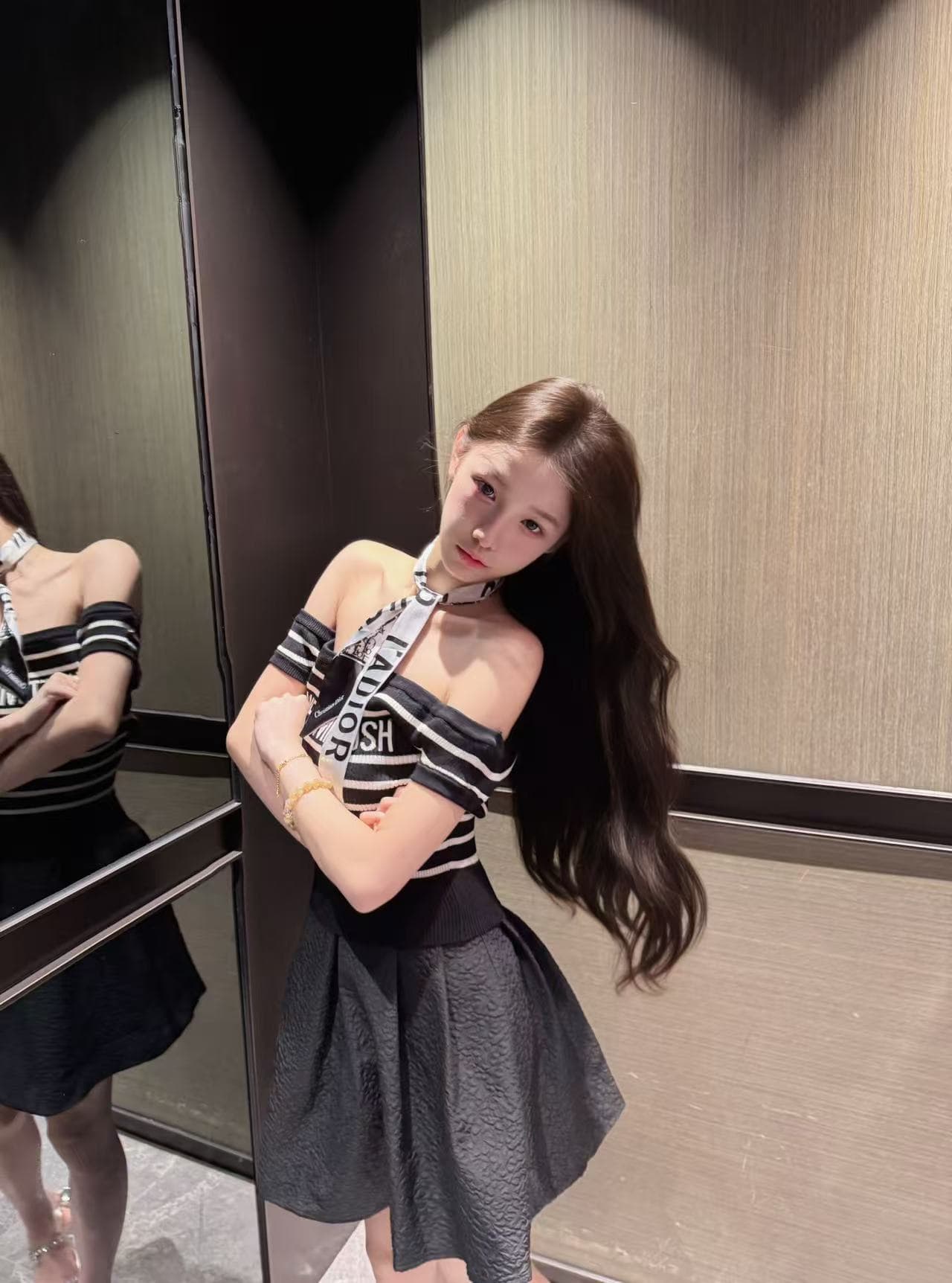 한국 스타일 빛 요리 한 바람 자수 알파벳 스트라이프 오프숄더 보트넥 맨위 허리밴드 플리츠 미니 스커트 세트 상세 이미지 2