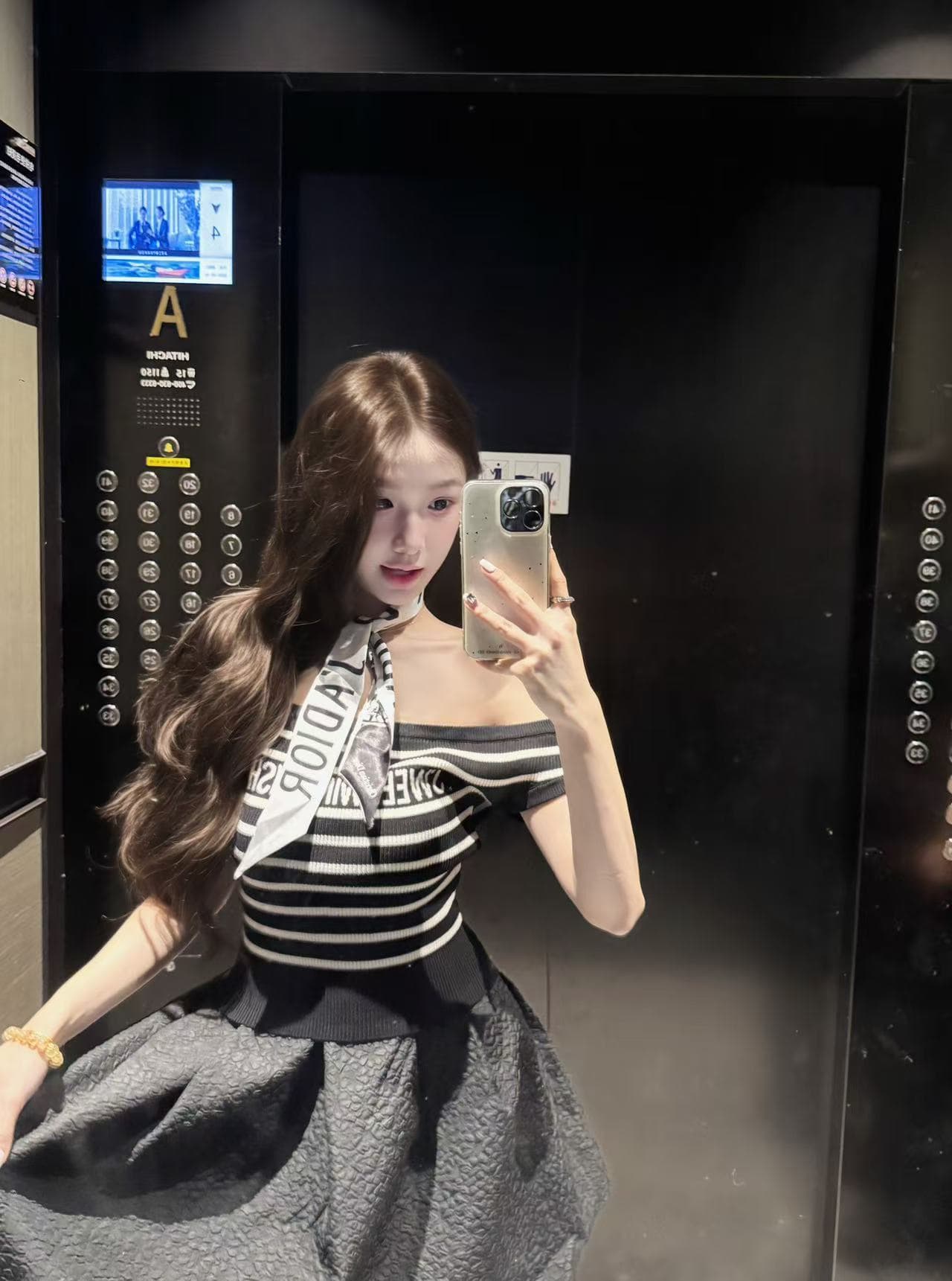 한국 스타일 빛 요리 한 바람 자수 알파벳 스트라이프 오프숄더 보트넥 맨위 허리밴드 플리츠 미니 스커트 세트 상세 이미지 4