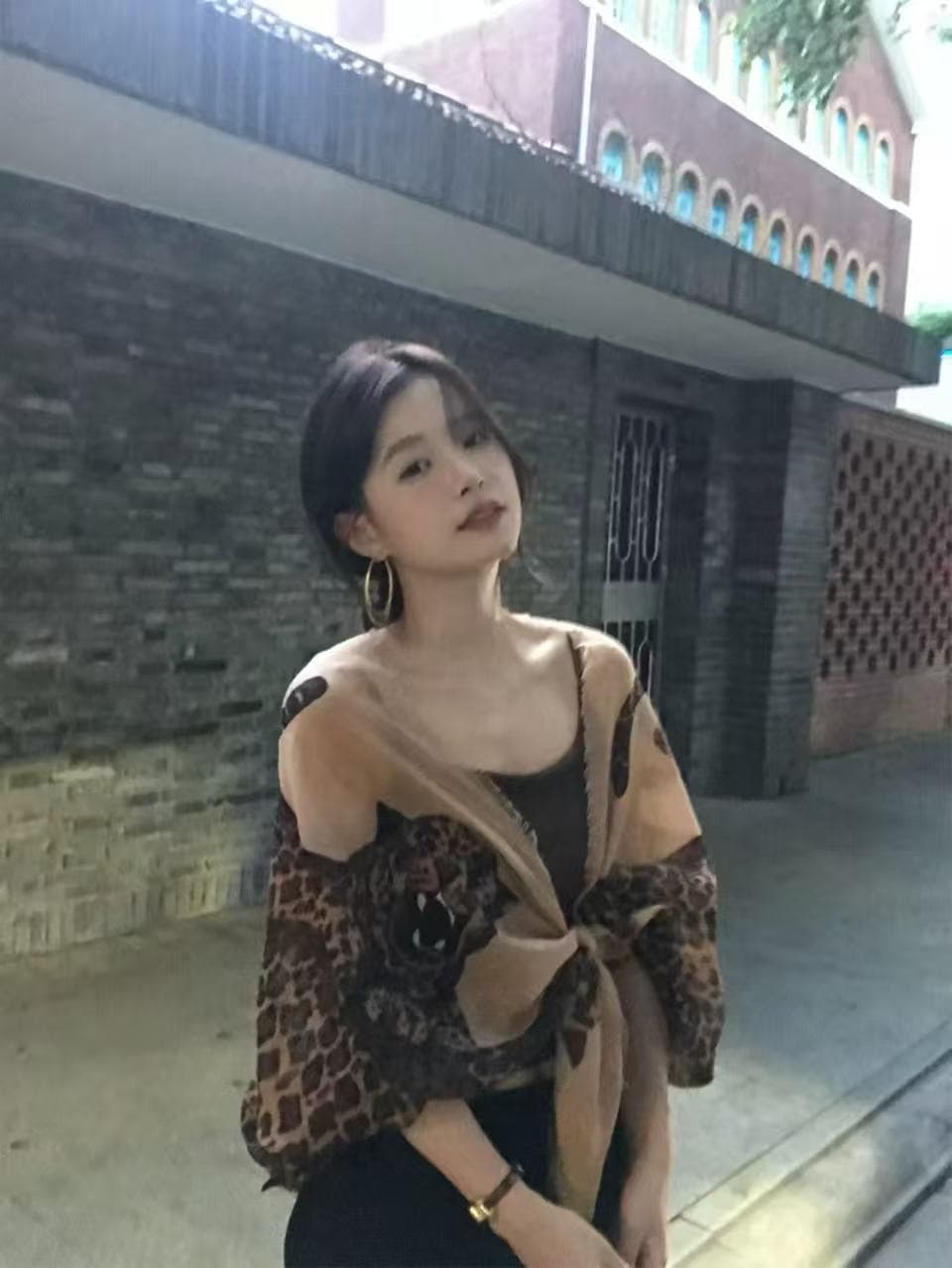 새로운 오래된 돈 바람 빛 럭셔리 패션 품격 고급 센스 숄 슬립 몸매 가꾸기 드레스 투피스 세트 이미지 2