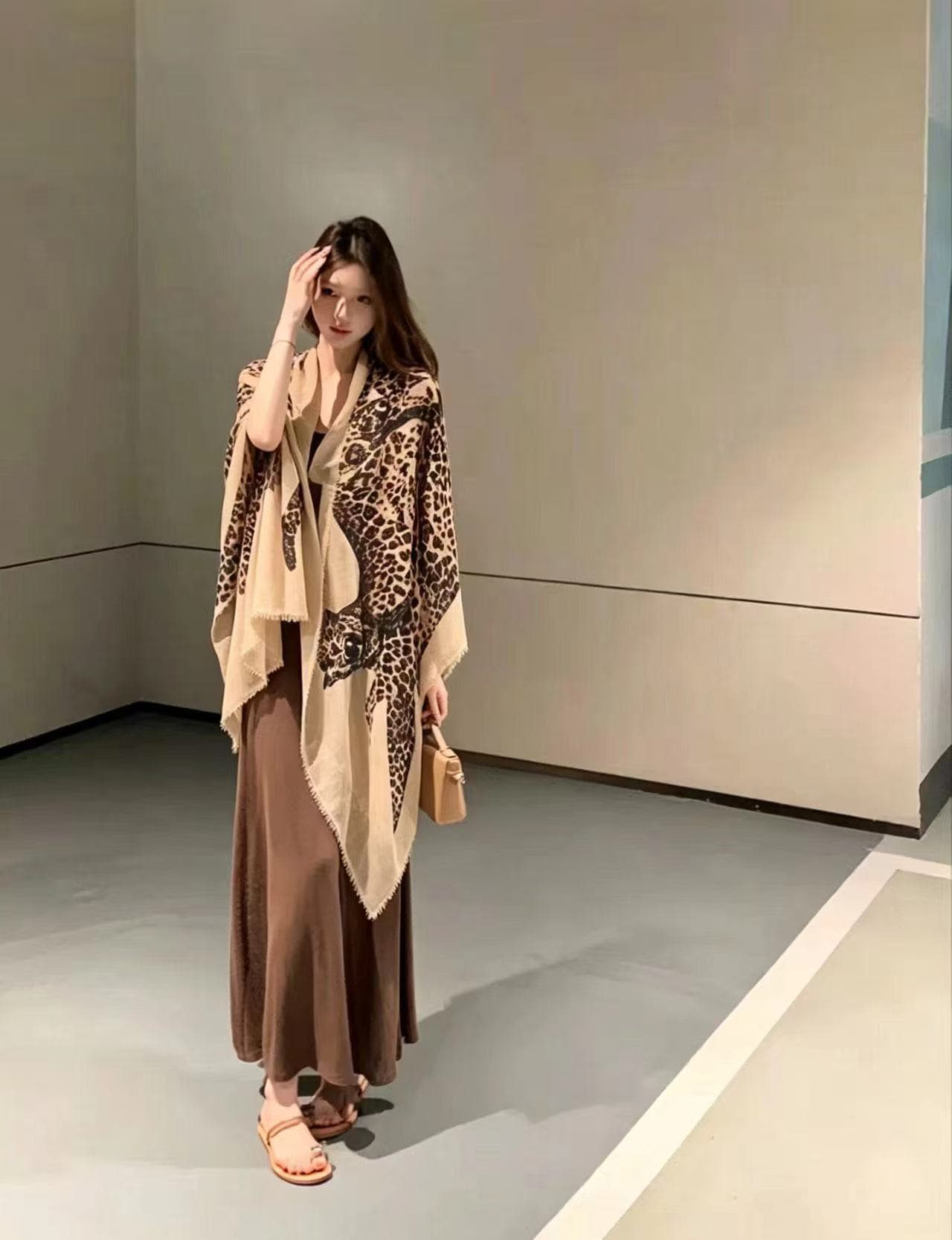 새로운 오래된 돈 바람 빛 럭셔리 패션 품격 고급 센스 숄 슬립 몸매 가꾸기 드레스 투피스 세트 상세 이미지 9
