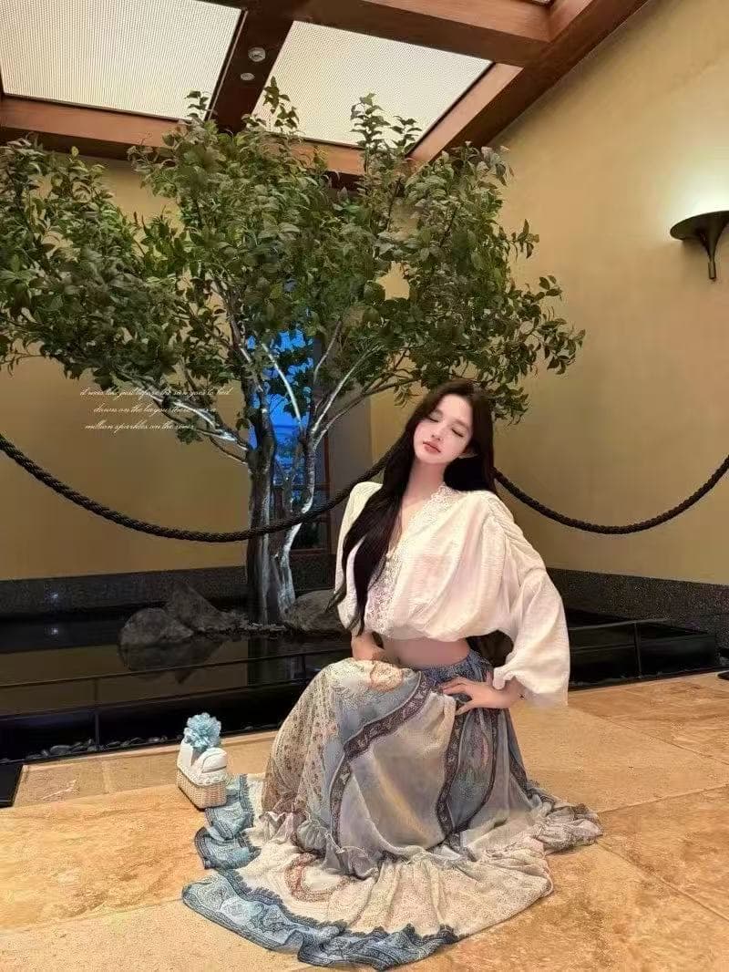 새로운 고유 한 아름다운 휴가 품격 레이스 조각 맨위 허리밴드 파란색 프린트 반 스커트 투피스 세트 이미지 3