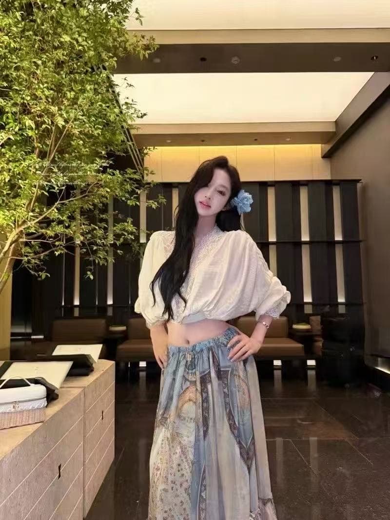 새로운 고유 한 아름다운 휴가 품격 레이스 조각 맨위 허리밴드 파란색 프린트 반 스커트 투피스 세트 이미지 5