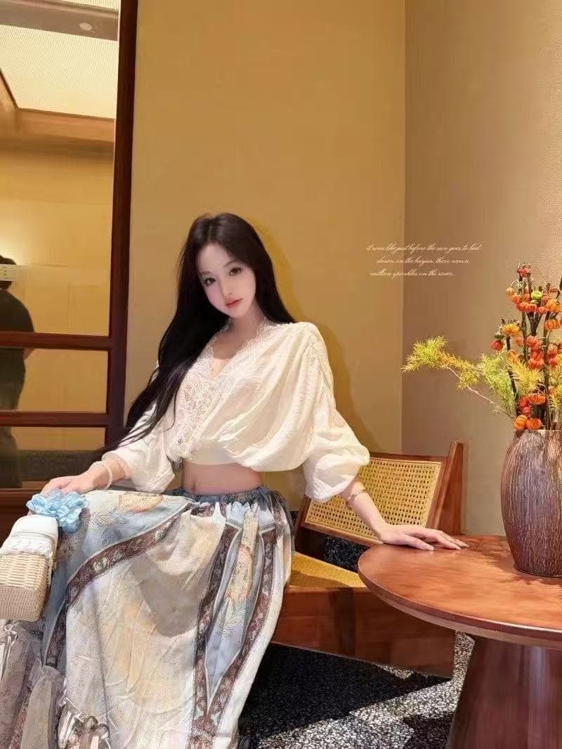 새로운 고유 한 아름다운 휴가 품격 레이스 조각 맨위 허리밴드 파란색 프린트 반 스커트 투피스 세트 상세 이미지 3