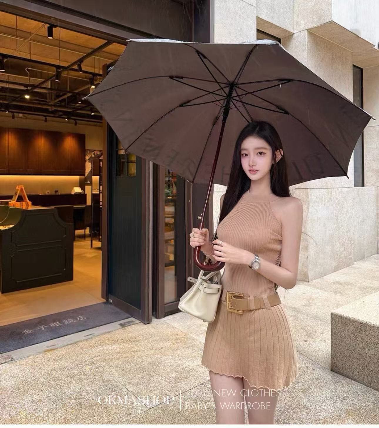 새로운 프랑스식 천 금빛 바람 허리 수축 슬림해 보이는 품격 연령 감소 금속 버클 장식 민소매 니트 드레스 이미지 3