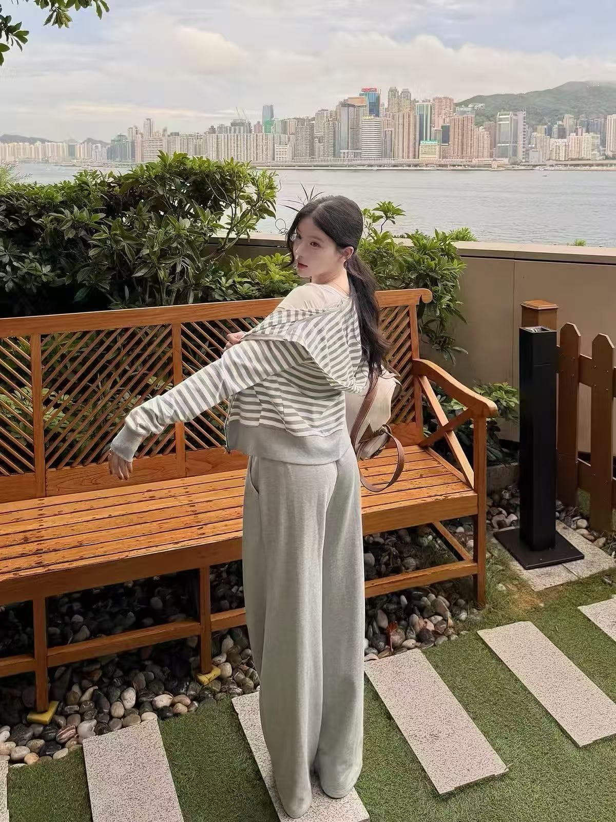 새로운 한국 스타일 패션 핫걸 스트라이프 오픈 가디건 몸매 가꾸기 티셔츠 허리밴드 와이드 레그 팬츠 3종 세트 상세 이미지 3