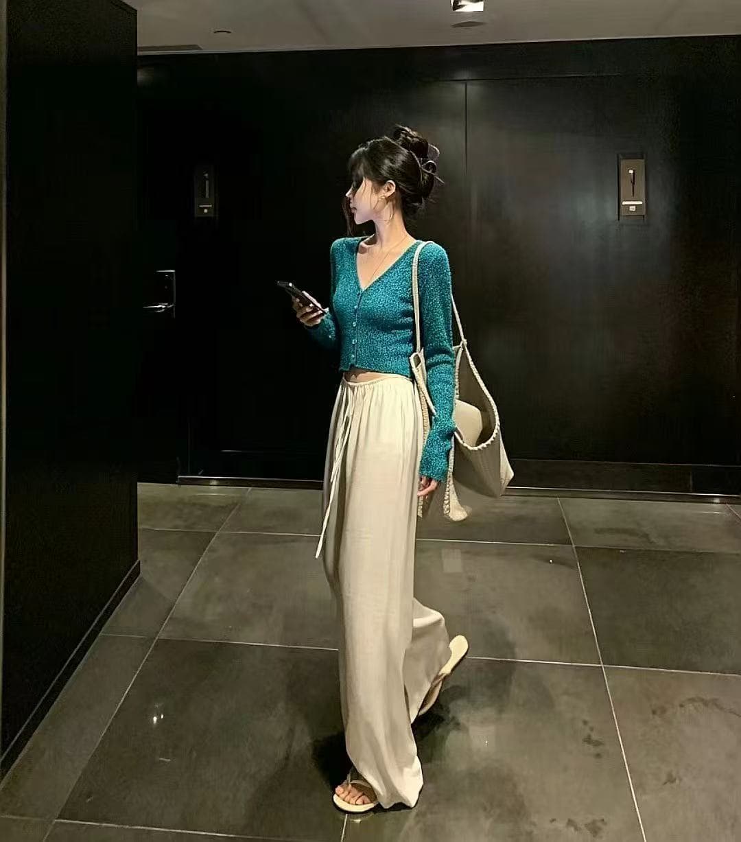 새로운 한국 스타일 패션 V넥 공작 블루 스웨터 오픈 가디건 허리밴드 슬림해 보이는 패션 캐주얼 투피스 세트 이미지 3
