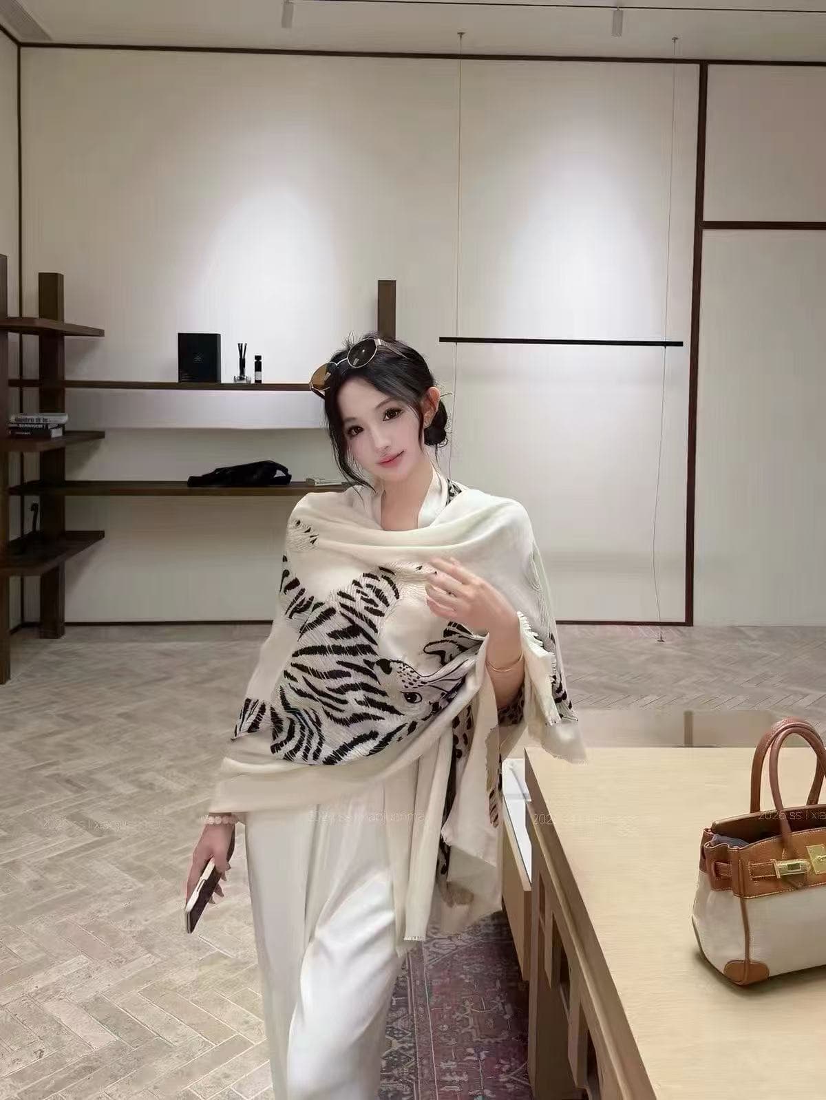 새로운 오래된 돈 바람 얇은 스타일 면 린넨 표범 텍스트 숄 미니멀리즘 조끼 허리밴드 캐주얼 바지 3종 세트 이미지 2