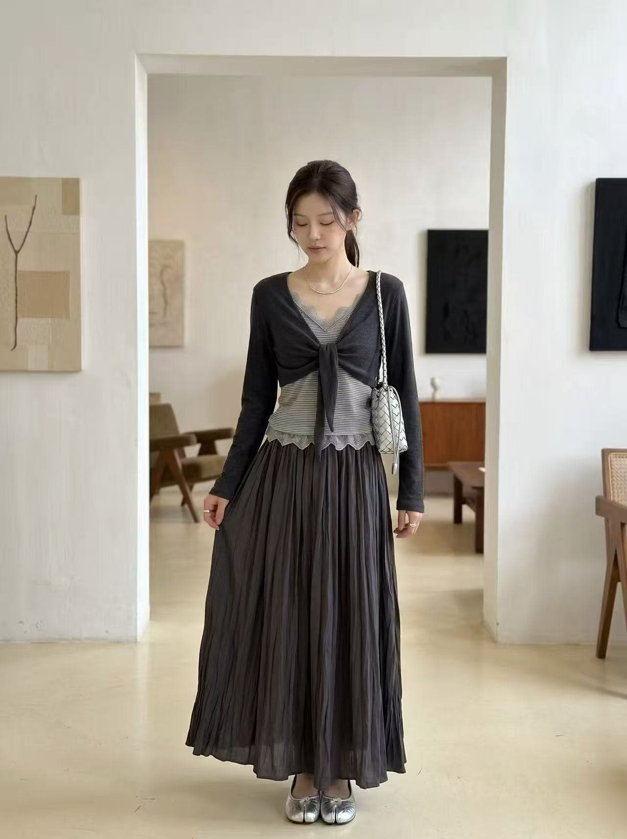 새로운 느긋한 바람 레이스업 작은 열림 셔츠 레이스 조각 슬립 허리밴드 주름 반신 스커트 3종 세트 이미지 4