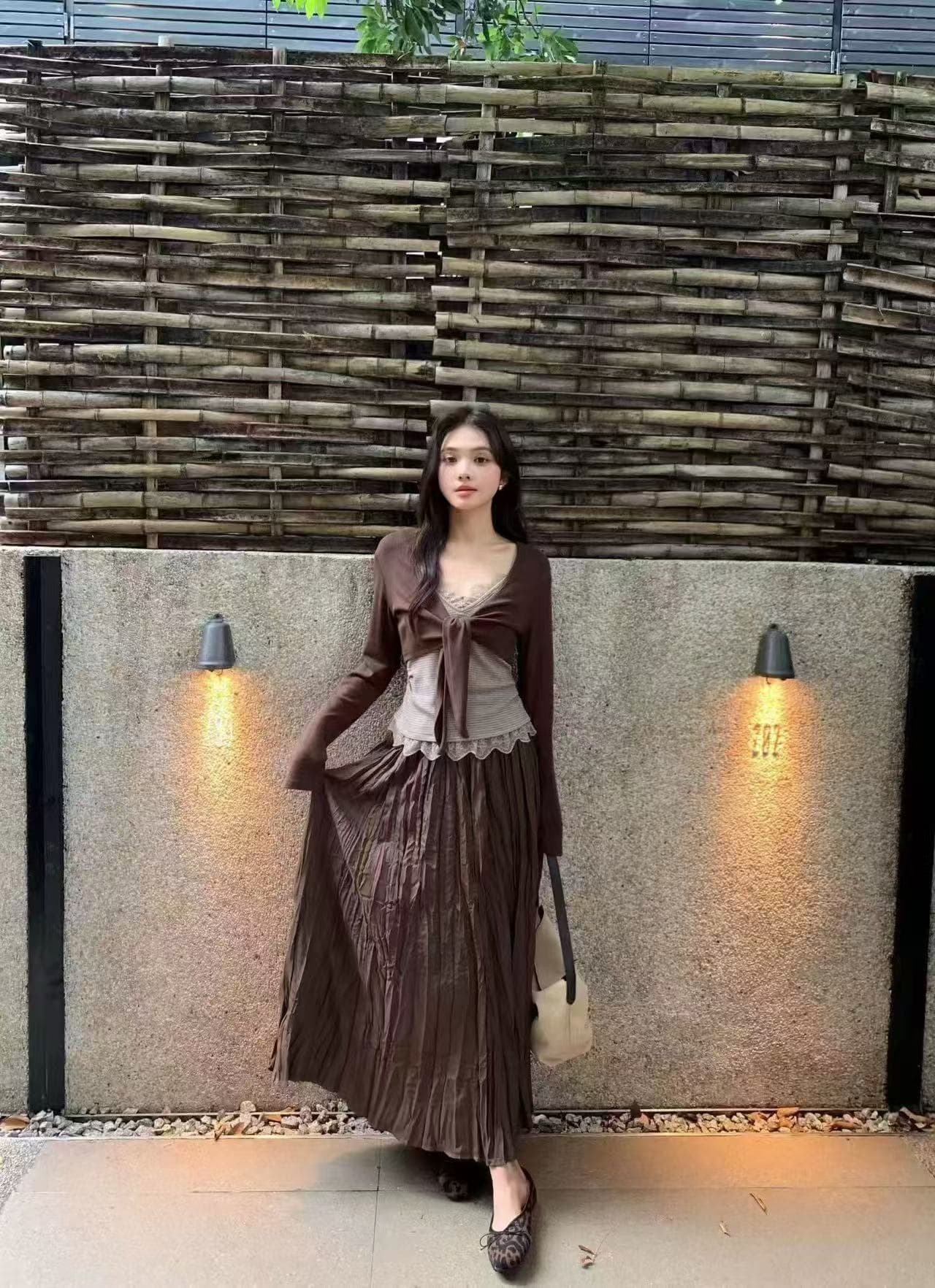 새로운 느긋한 바람 레이스업 작은 열림 셔츠 레이스 조각 슬립 허리밴드 주름 반신 스커트 3종 세트 상세 이미지 1