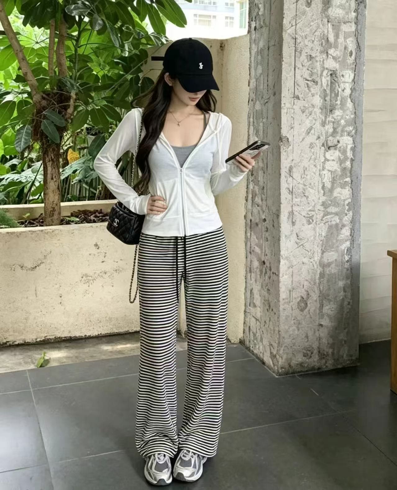 새로운 한국 스타일 패션 후드 자외선 차단 재킷 슬립 허리밴드 스트라이프 와이드 레그 팬츠 3종 세트 상세 이미지 3