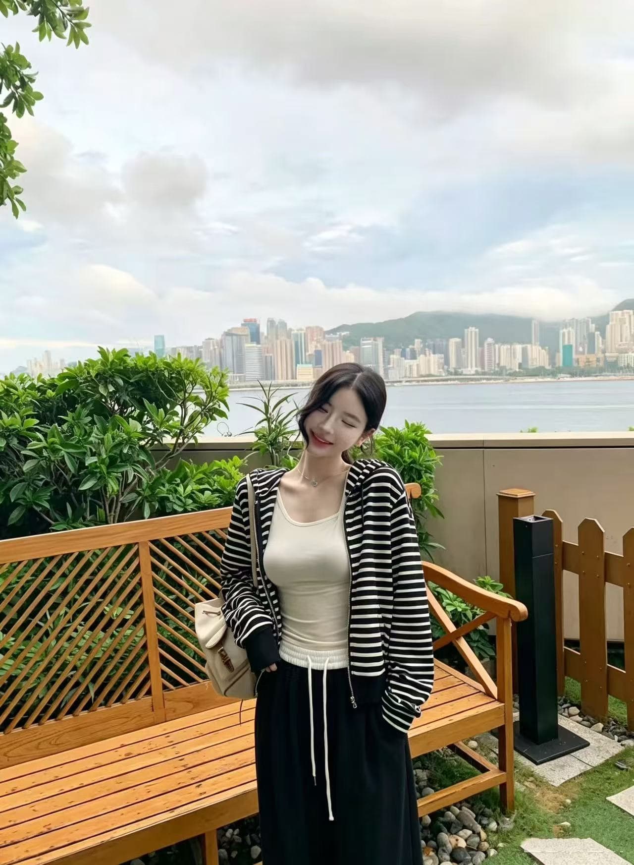 새로운 한국 스타일 패션 핫걸 스트라이프 오픈 가디건 몸매 가꾸기 티셔츠 허리밴드 와이드 레그 팬츠 3종 세트 이미지 2