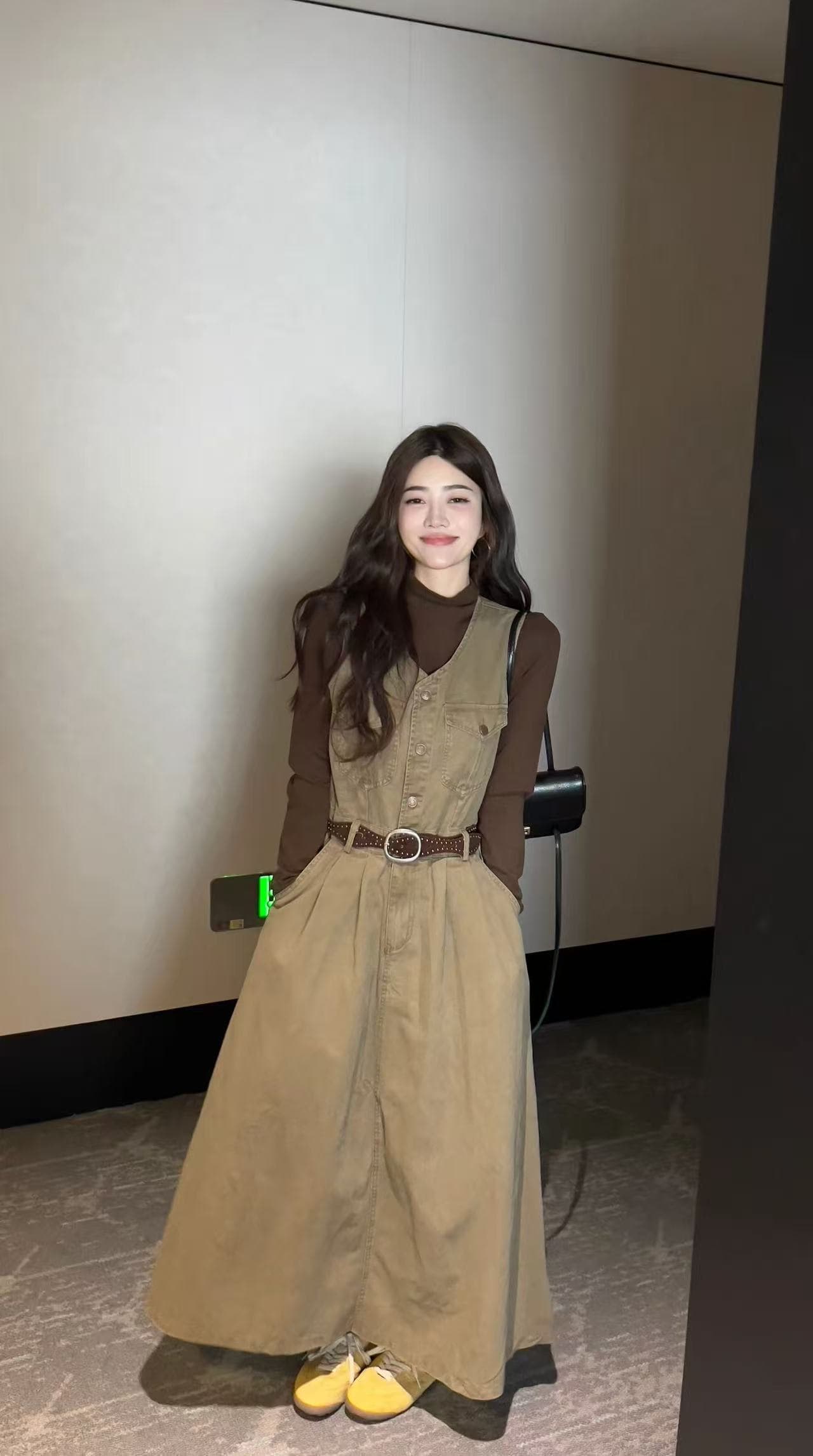 새로운 패션 품격 다용도 슬림해 보이는 캐주얼 민소매 조끼 데님 드레스 벨트 투피스 세트 이미지 3