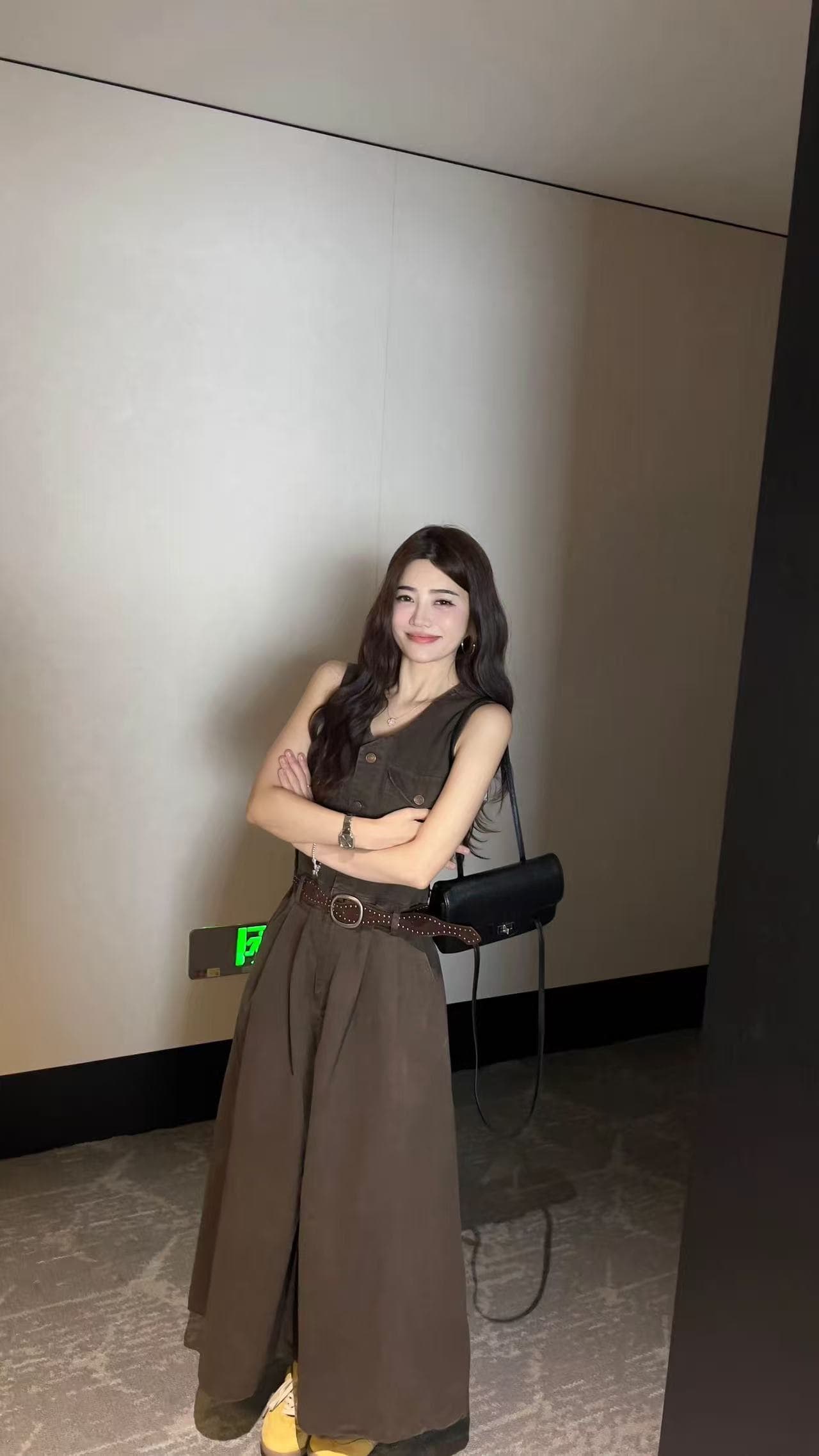 새로운 패션 품격 다용도 슬림해 보이는 캐주얼 민소매 조끼 데님 드레스 벨트 투피스 세트 이미지 5