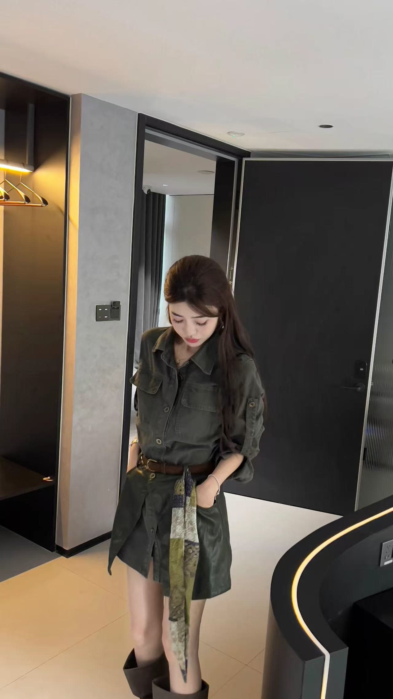 새로운 패션 슈퍼 잘 생긴 레트로 POLO 칼라 데님 롱 코트 셔츠 방귀 커튼 벨트 3 세트 상세 이미지 1