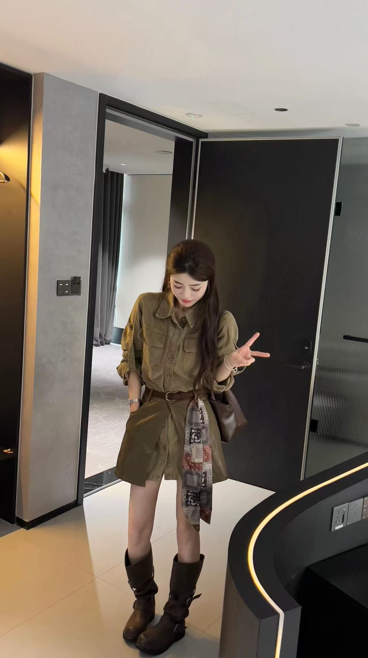 새로운 패션 슈퍼 잘 생긴 레트로 POLO 칼라 데님 롱 코트 셔츠 방귀 커튼 벨트 3 세트 상세 이미지 5