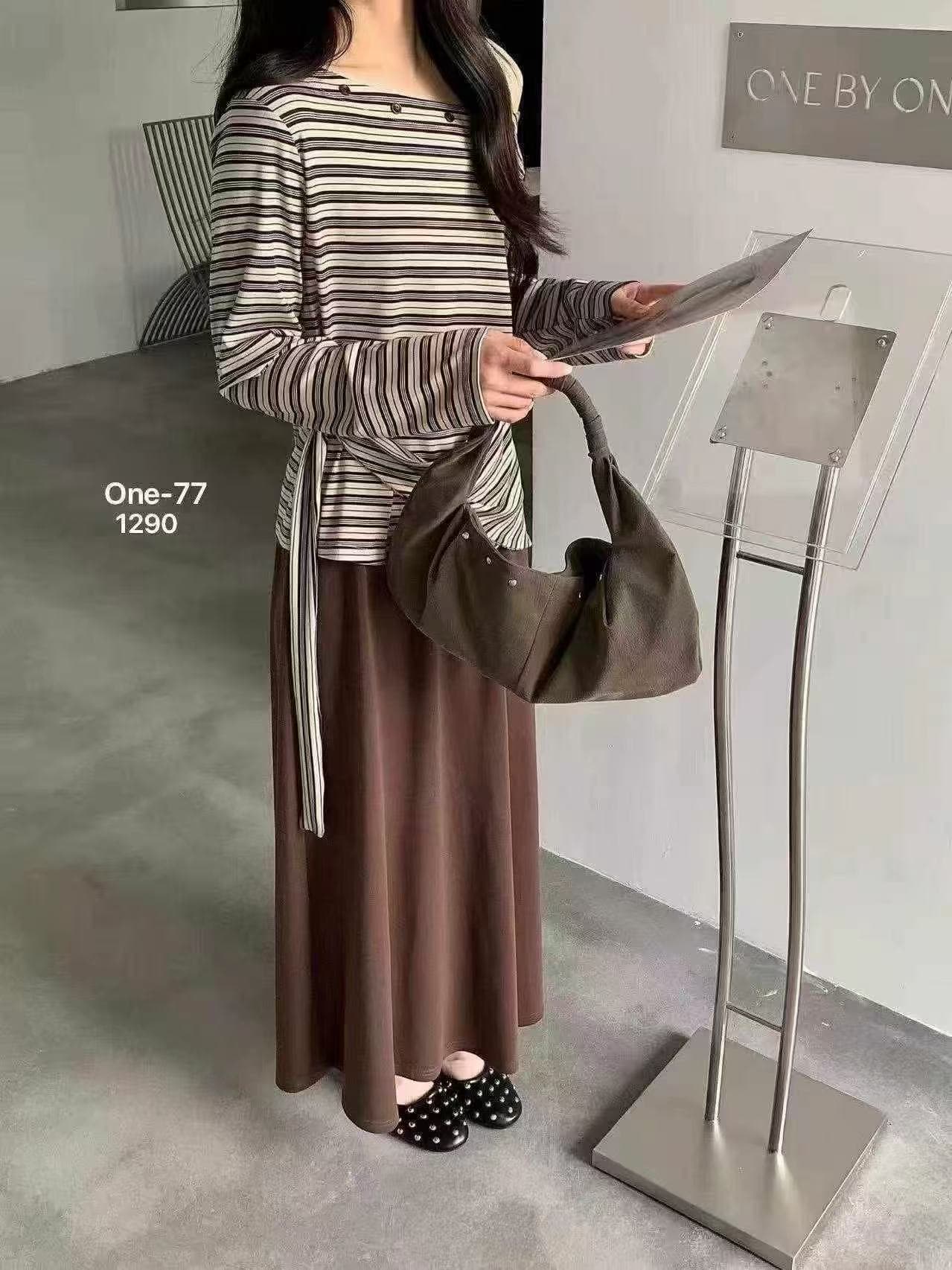 새로운 패션 보트넥 측면 불규칙 디자인 센스 스트라이프 맨위 허리밴드 반신 스커트 투피스 세트