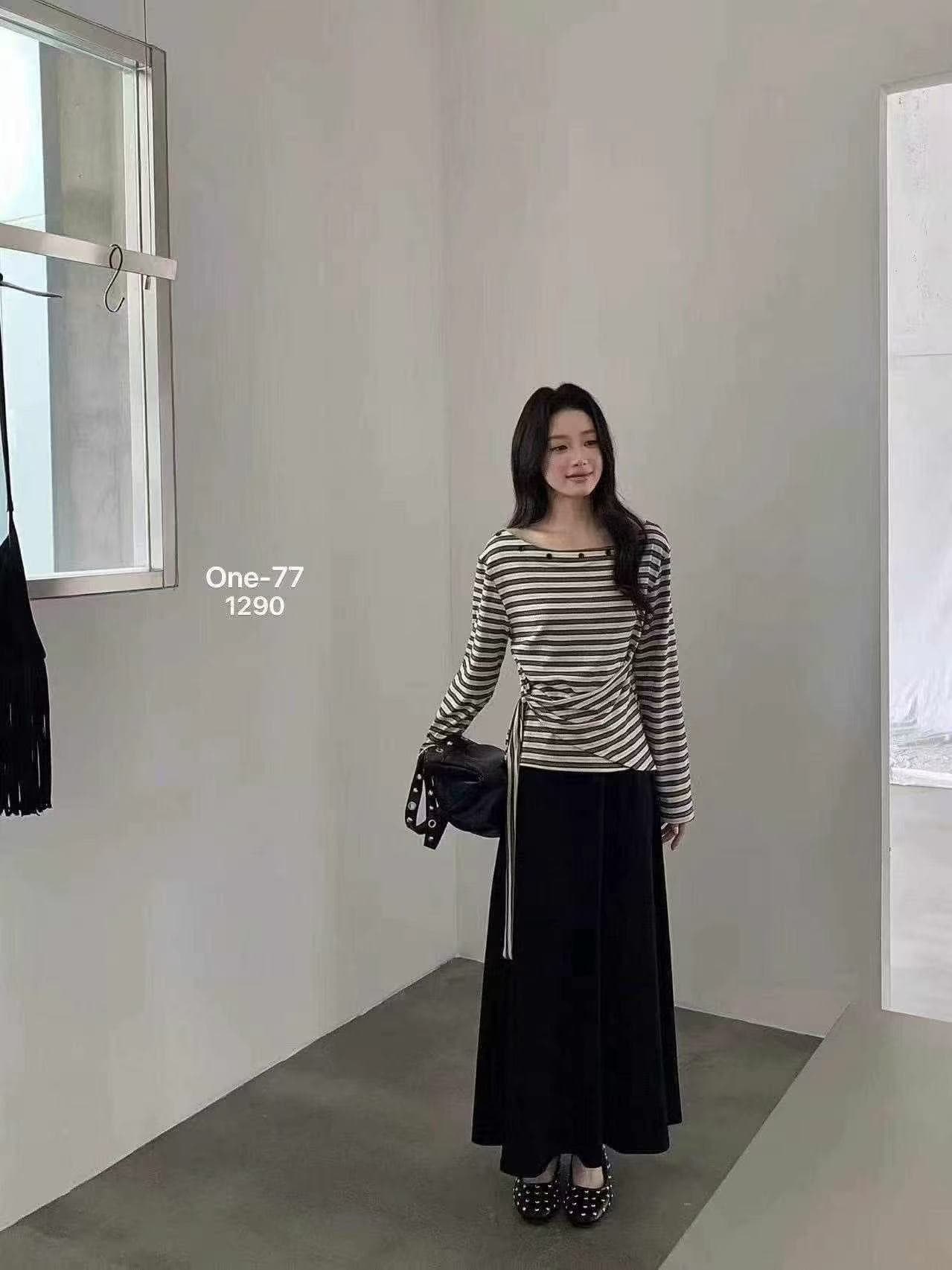 새로운 패션 보트넥 측면 불규칙 디자인 센스 스트라이프 맨위 허리밴드 반신 스커트 투피스 세트 상세 이미지 2