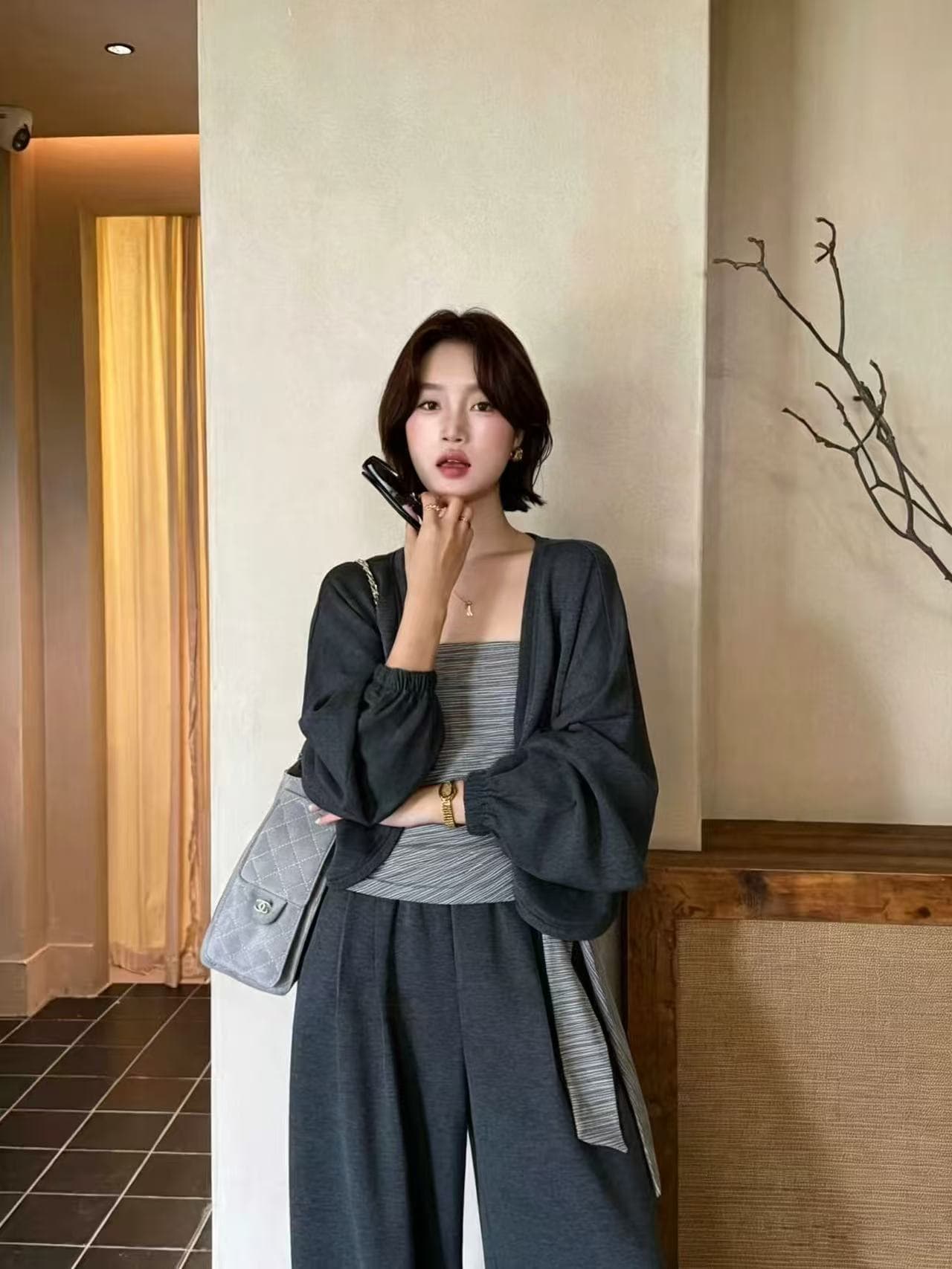 새로운 한국 스타일 패션 스트랩 스트라이프 슬립 허리밴드 와이드 레그 팬츠 배트윙 소매 오픈 가디건 3종 세트 이미지 2
