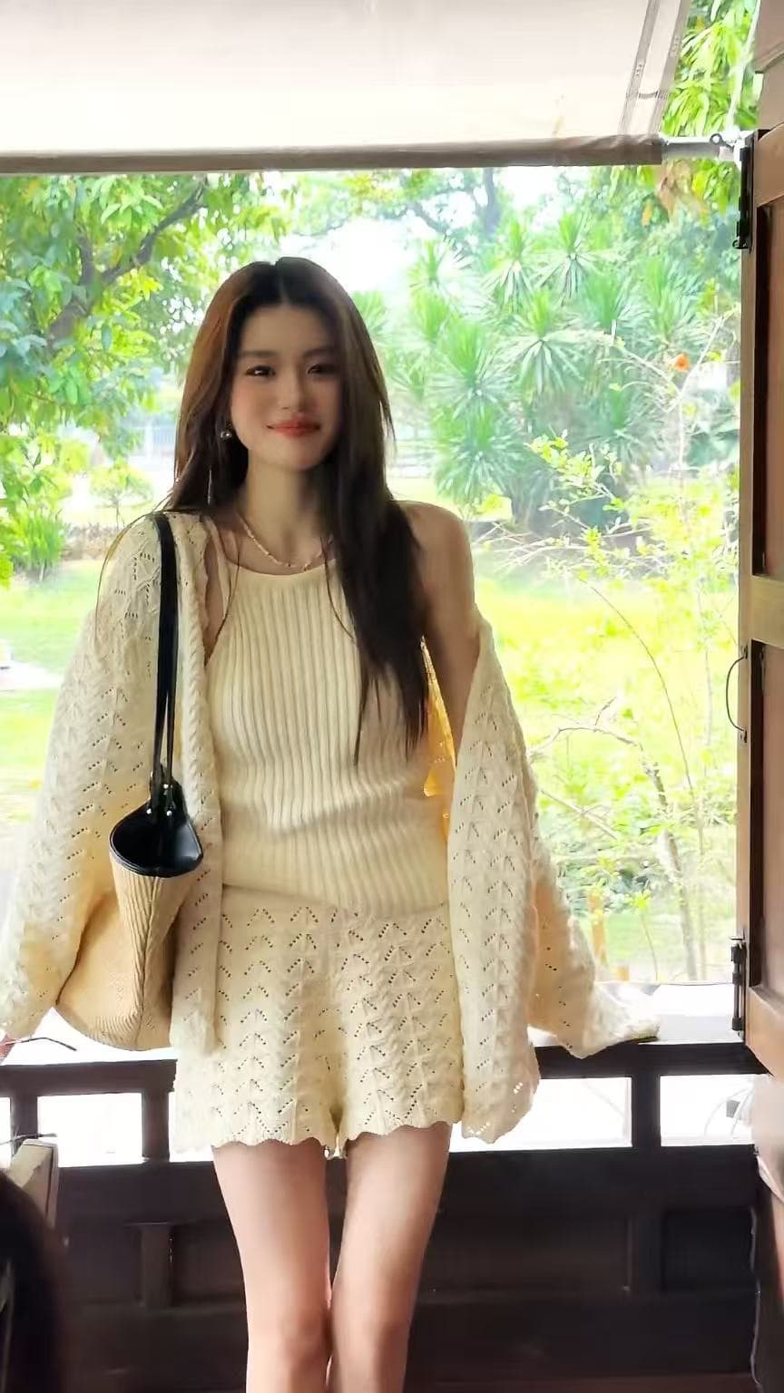 새로운 느긋한 바람 슬림해 보이는 루즈핏 홀로우 아웃 니트 오픈 가디건 슬립 허리밴드 반바지 3종 세트 이미지 2