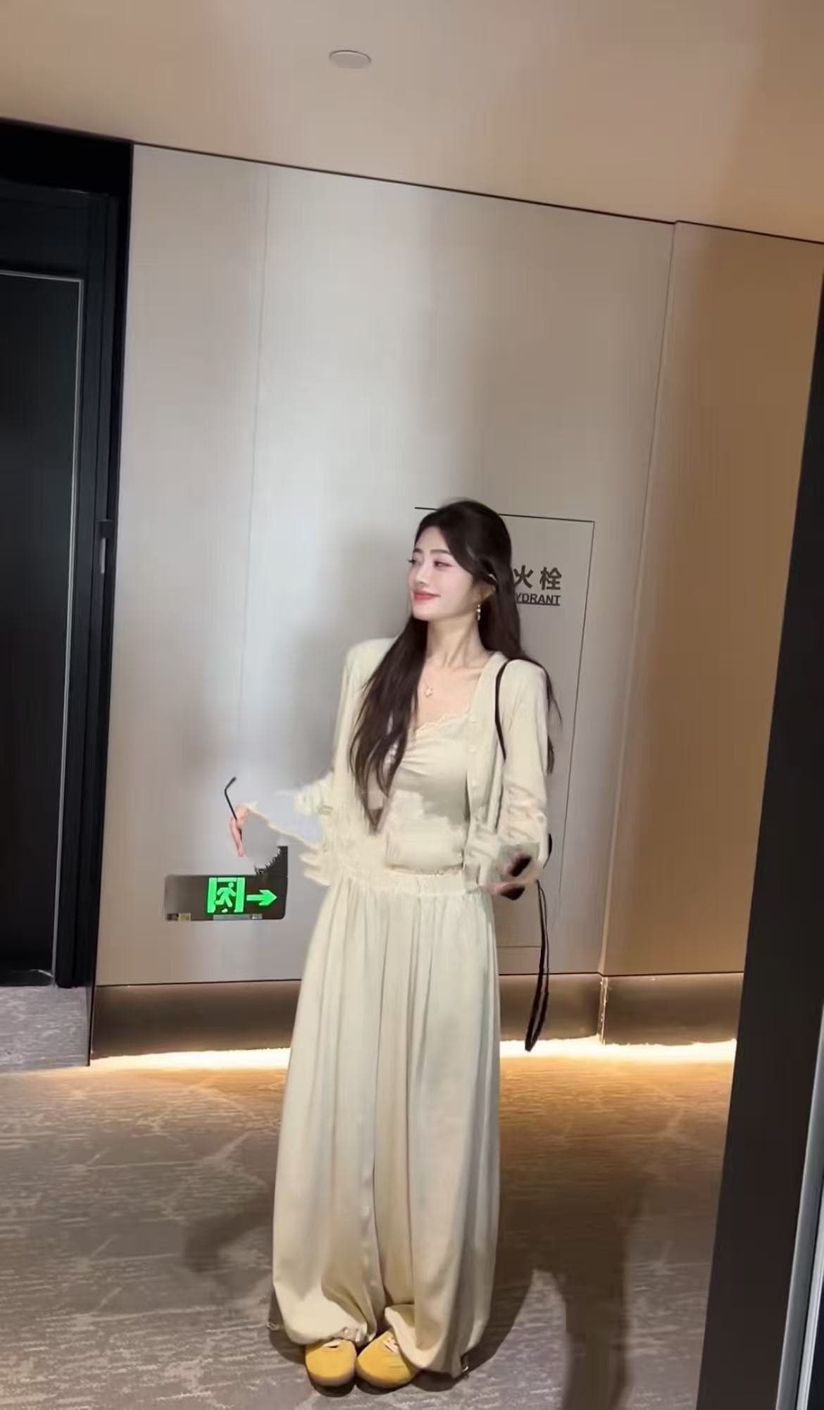 새로운 한국 스타일 패션 달콤한 핫걸 캐미솔 긴팔 오픈 가디건 허리밴드 와이드 레그 팬츠 3종 세트 상세 이미지 3