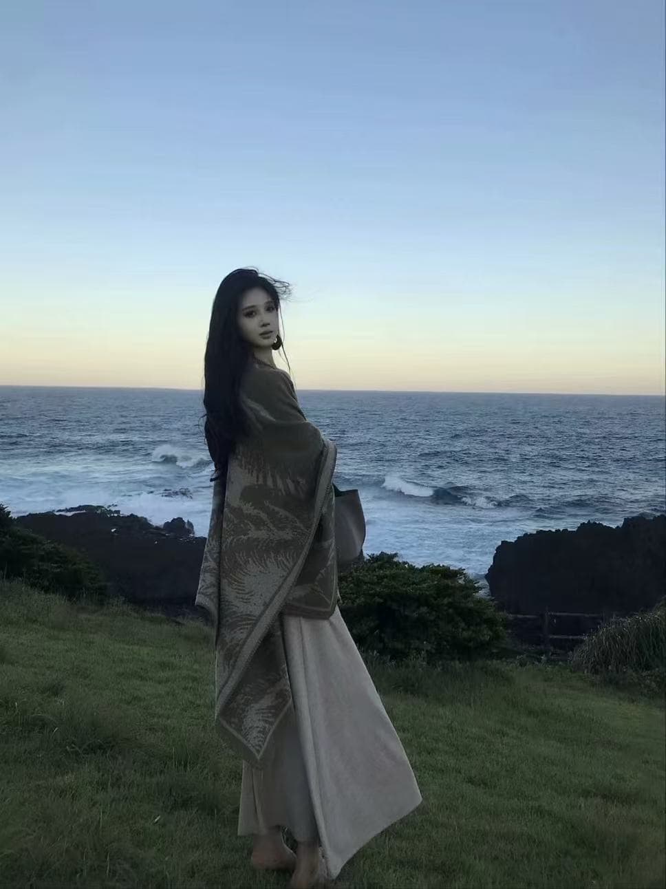 새로운 한국 스타일 패션 품격 고급 센스 몸매 가꾸기 드레스 잉크 페인팅 숄 투피스 세트 이미지 2