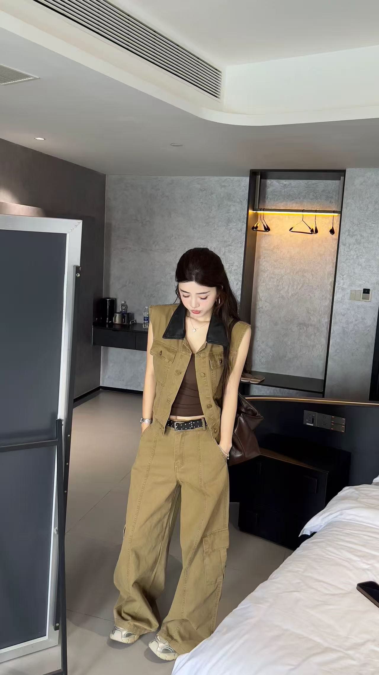새로운 고급 센스 품격 슬림해 보이는 데님 패치워크 가죽 베스트 하이웨이스트 캐주얼 바지 벨트 3 세트 상세 이미지 1
