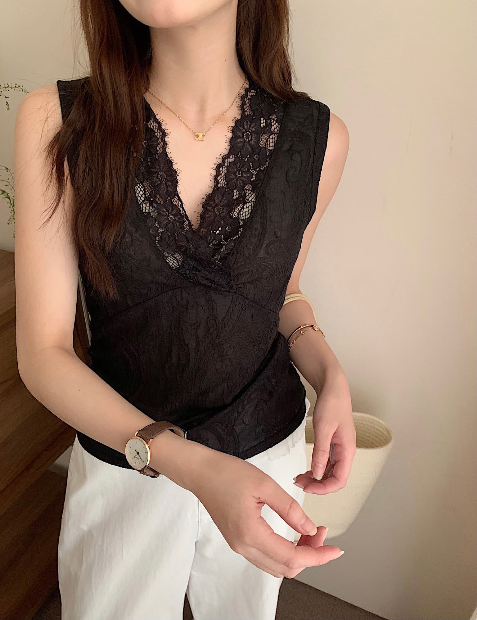 이른 봄 실사 미니멀리즘 품격 일상 스택 착용 슈퍼 아름다움 인사이드 가져 가라. 레이스 V넥 조끼 캐주얼 다용도 맨위 이미지 4