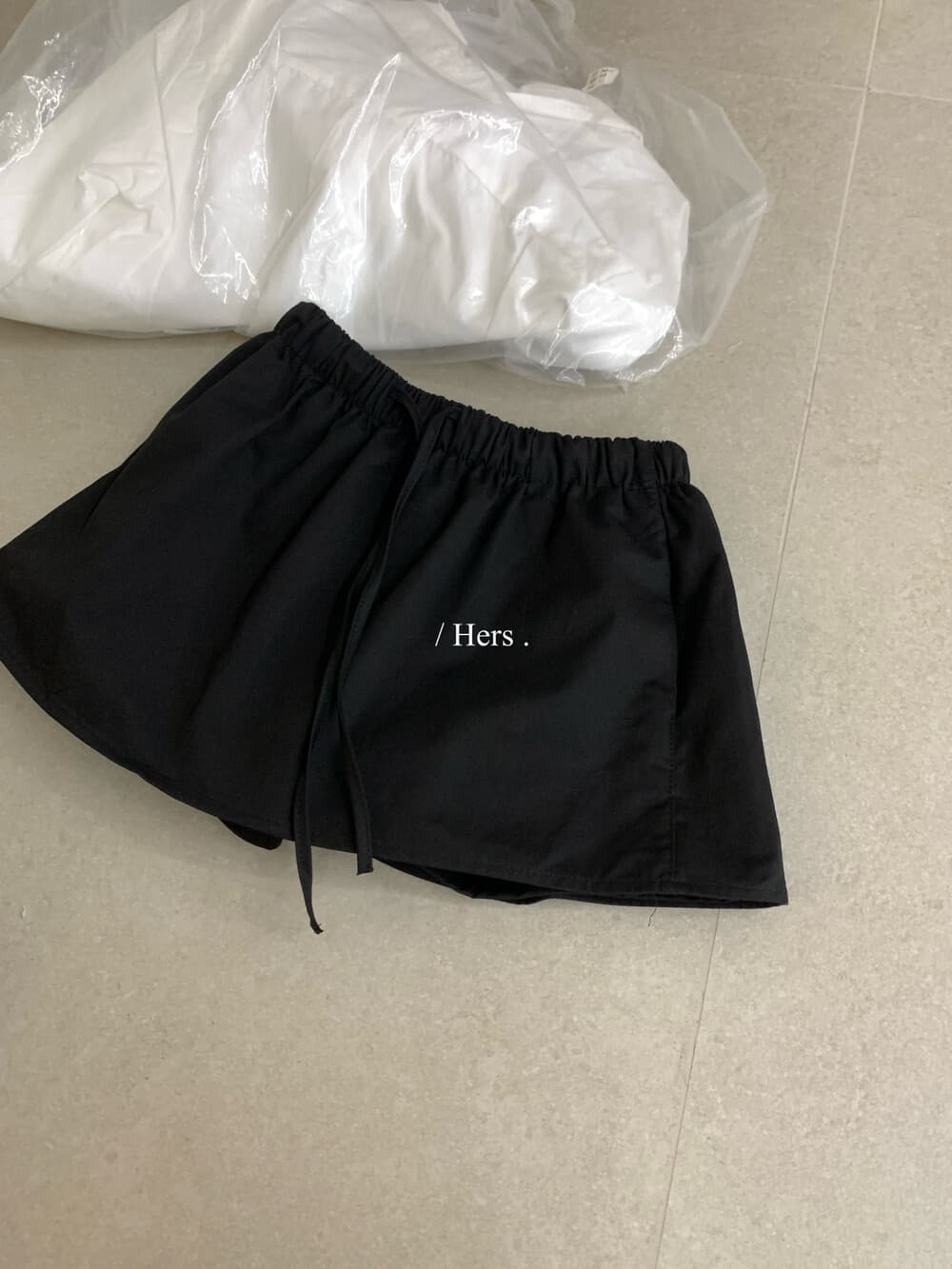 여름 켜기 새로운 hers 한국 스타일 미니멀리즘 일상 다용도 작은 调性 쇼트 스타일 반신 스커트 캐주얼 슬림해 보이는 짧은 치마바지 이미지 4