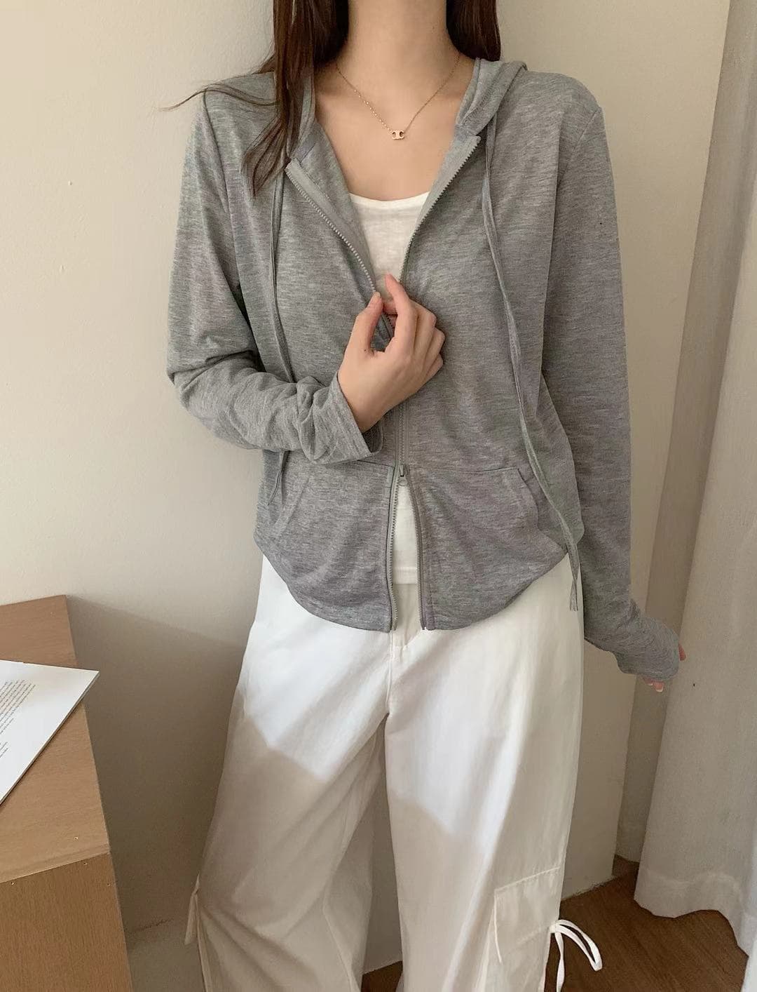 실사 여름 켜기 새로운 미니멀리즘 일상 출퇴근 페이크 레이어드 패치워크 후드 긴팔 티셔츠 캐주얼 슬림해 보이는 자외선 차단 맨위 이미지 5