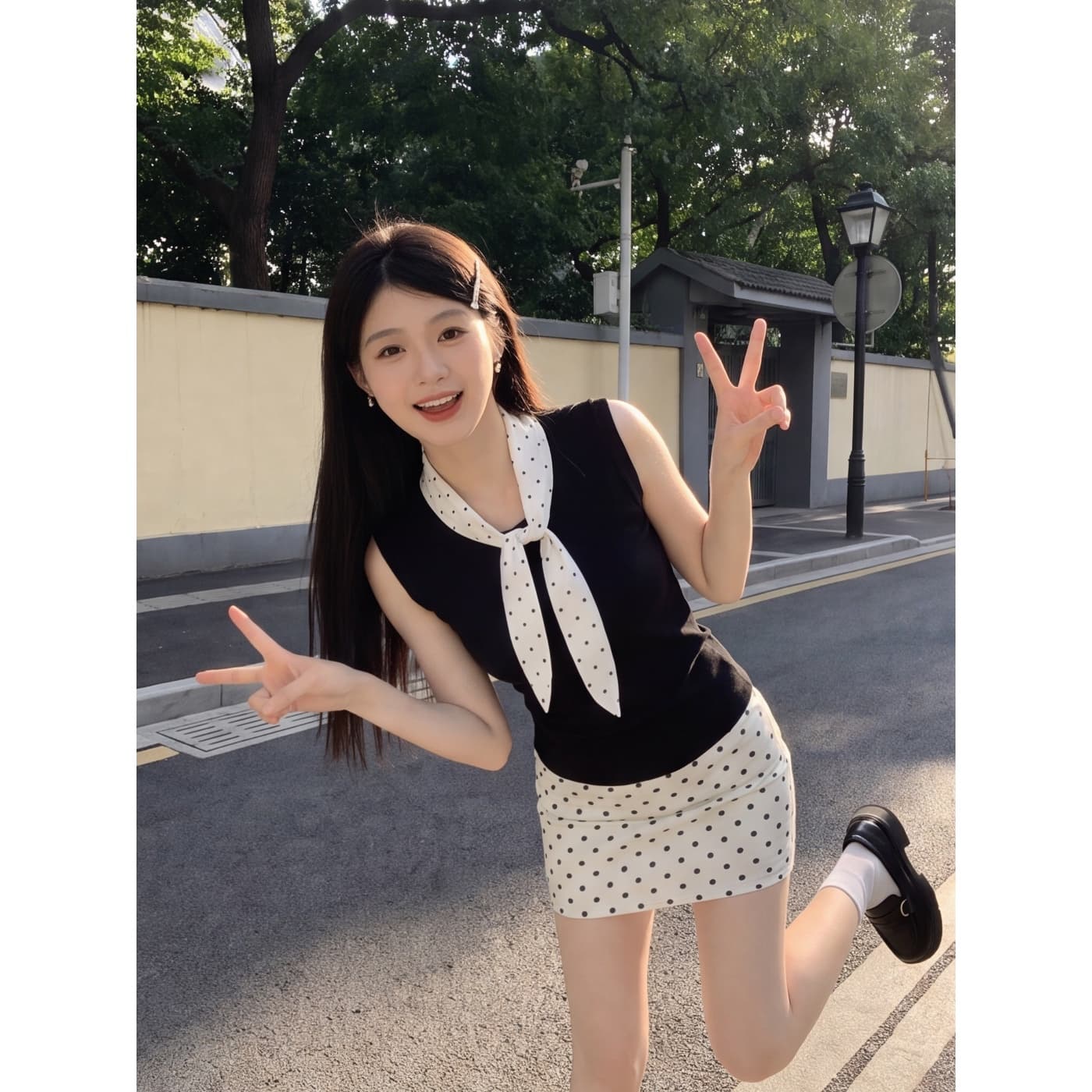 실사 재고 있음 나비 매듭 칼라 민소매 티셔츠 여성 셔츠 여름 프랑스식 핫걸 코디 타이트 스커트 도트 무늬 반신 스커트