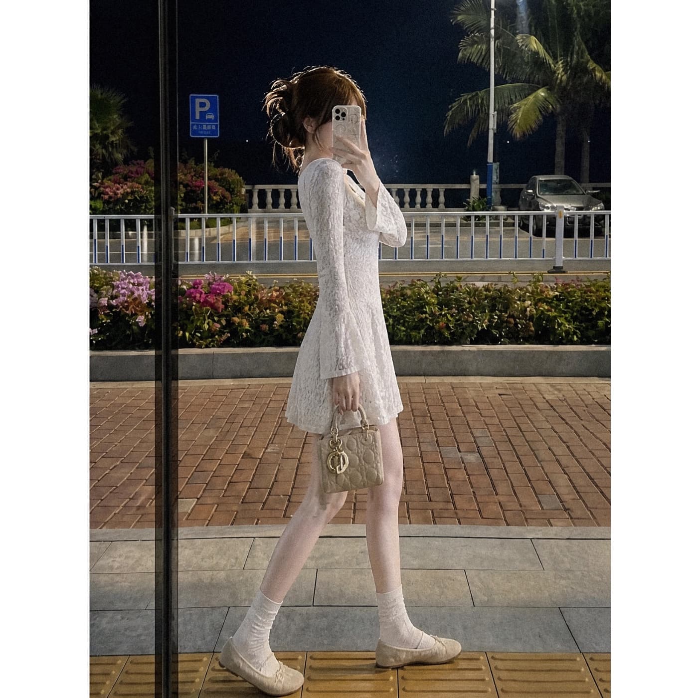 실사 재고 있음 부드러운 바람 달콤함 품격 나팔 소매 홀로우 아웃 레이스 자수 디자인 센스 드레스 이미지 2