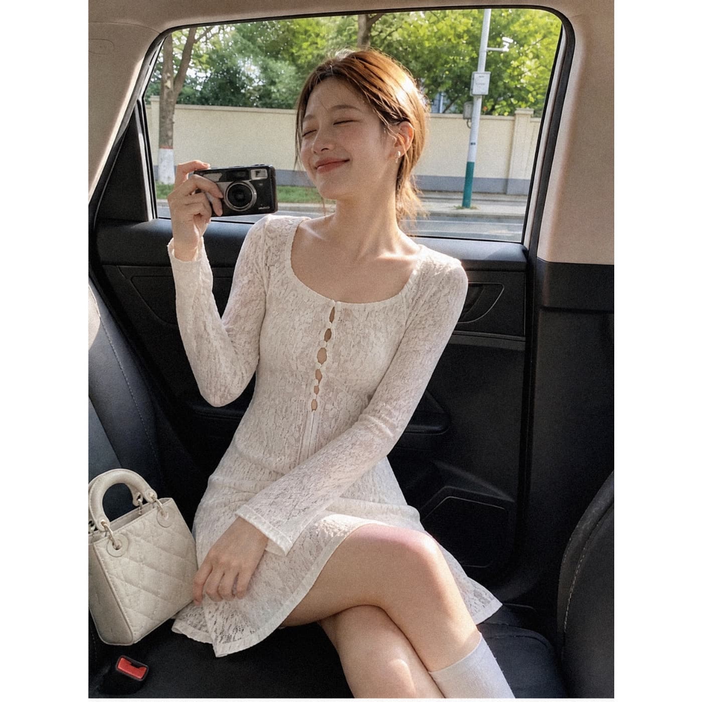 실사 재고 있음 부드러운 바람 달콤함 품격 나팔 소매 홀로우 아웃 레이스 자수 디자인 센스 드레스 이미지 2