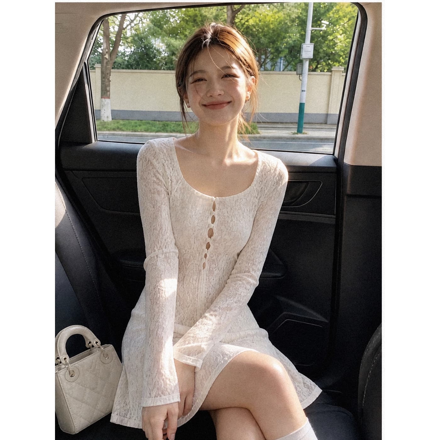 실사 재고 있음 부드러운 바람 달콤함 품격 나팔 소매 홀로우 아웃 레이스 자수 디자인 센스 드레스 이미지 3